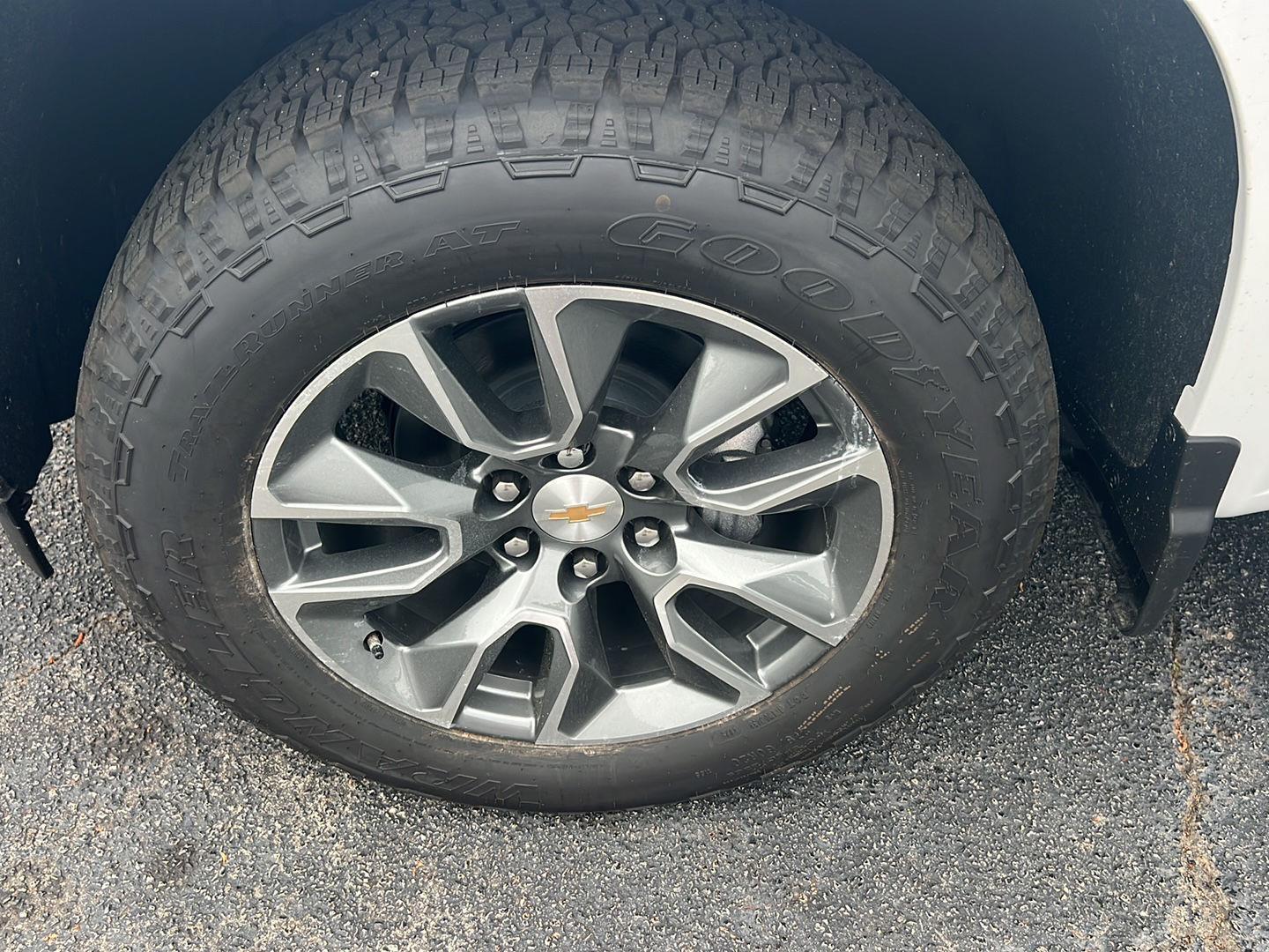 New 2026 Summit White Chevrolet LT image 35