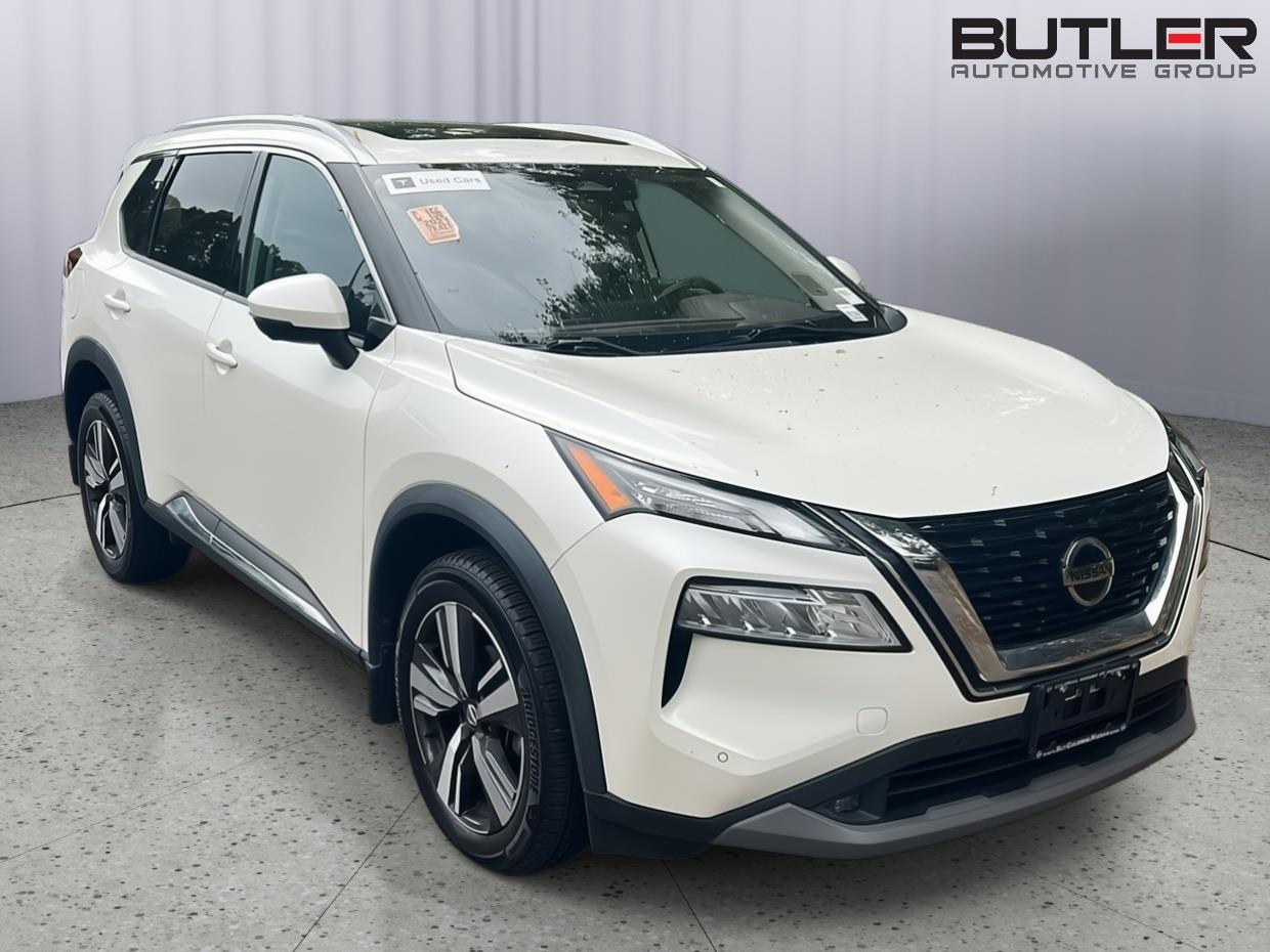 Used 2021 Pearl White Tricoat Nissan SL image 2