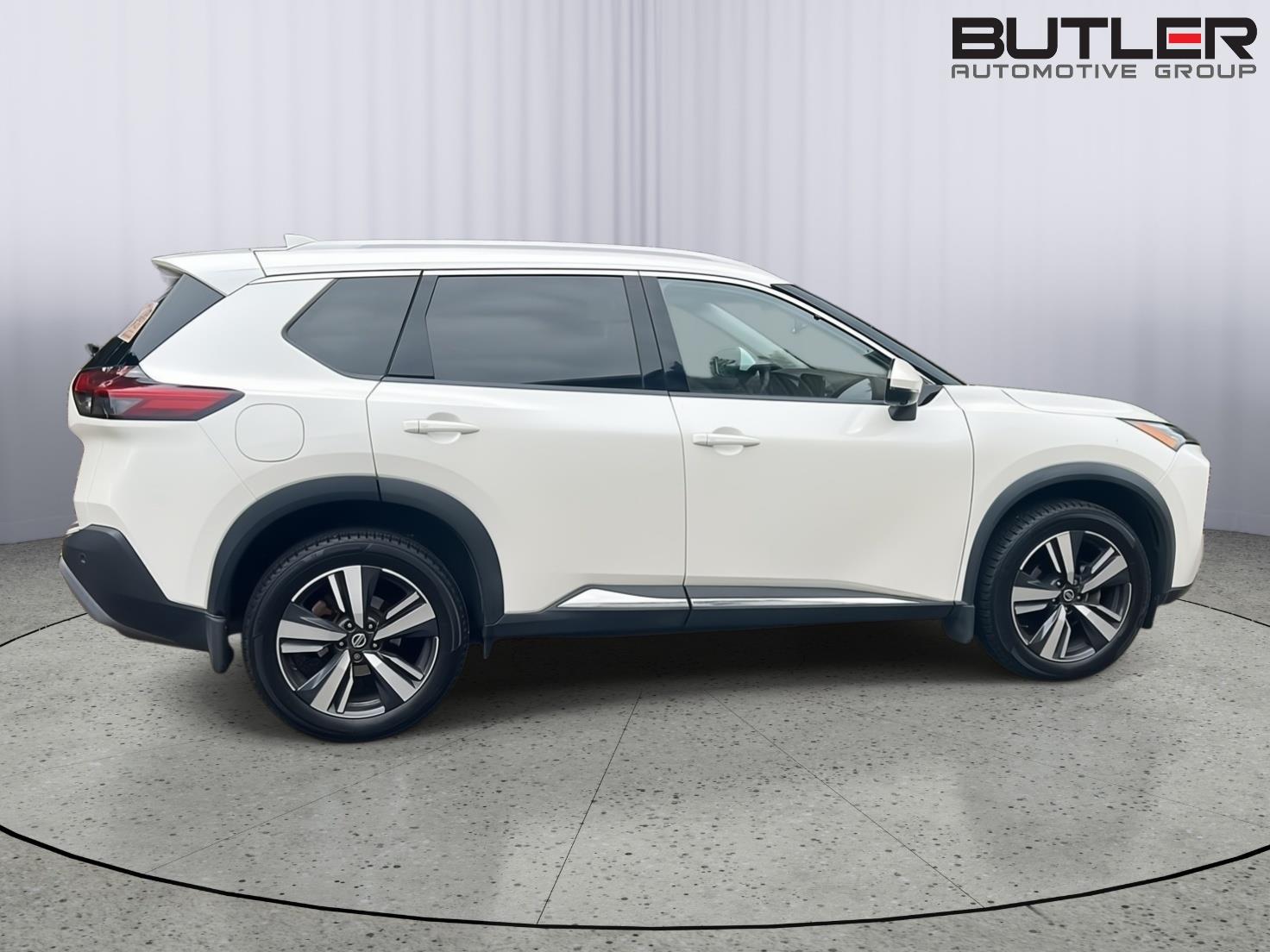 Used 2021 Pearl White Tricoat Nissan SL image 7