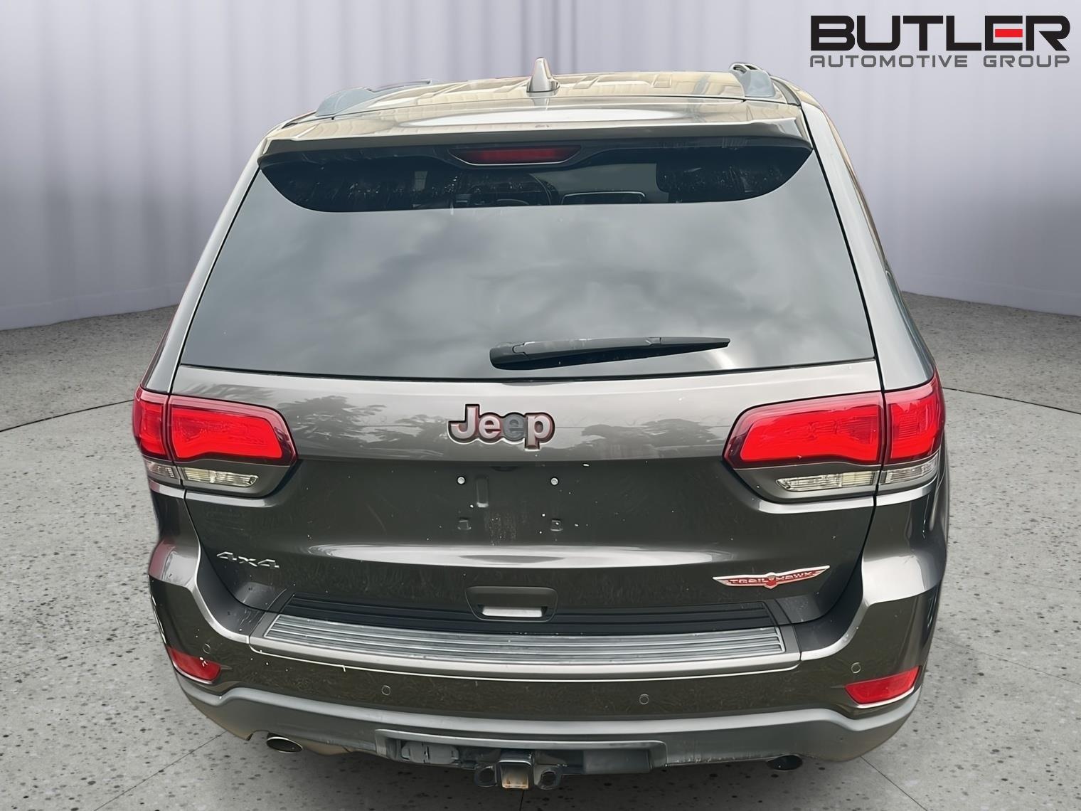 Used 2017 Granite Crystal Metallic Clearcoat Jeep Trailhawk image 9