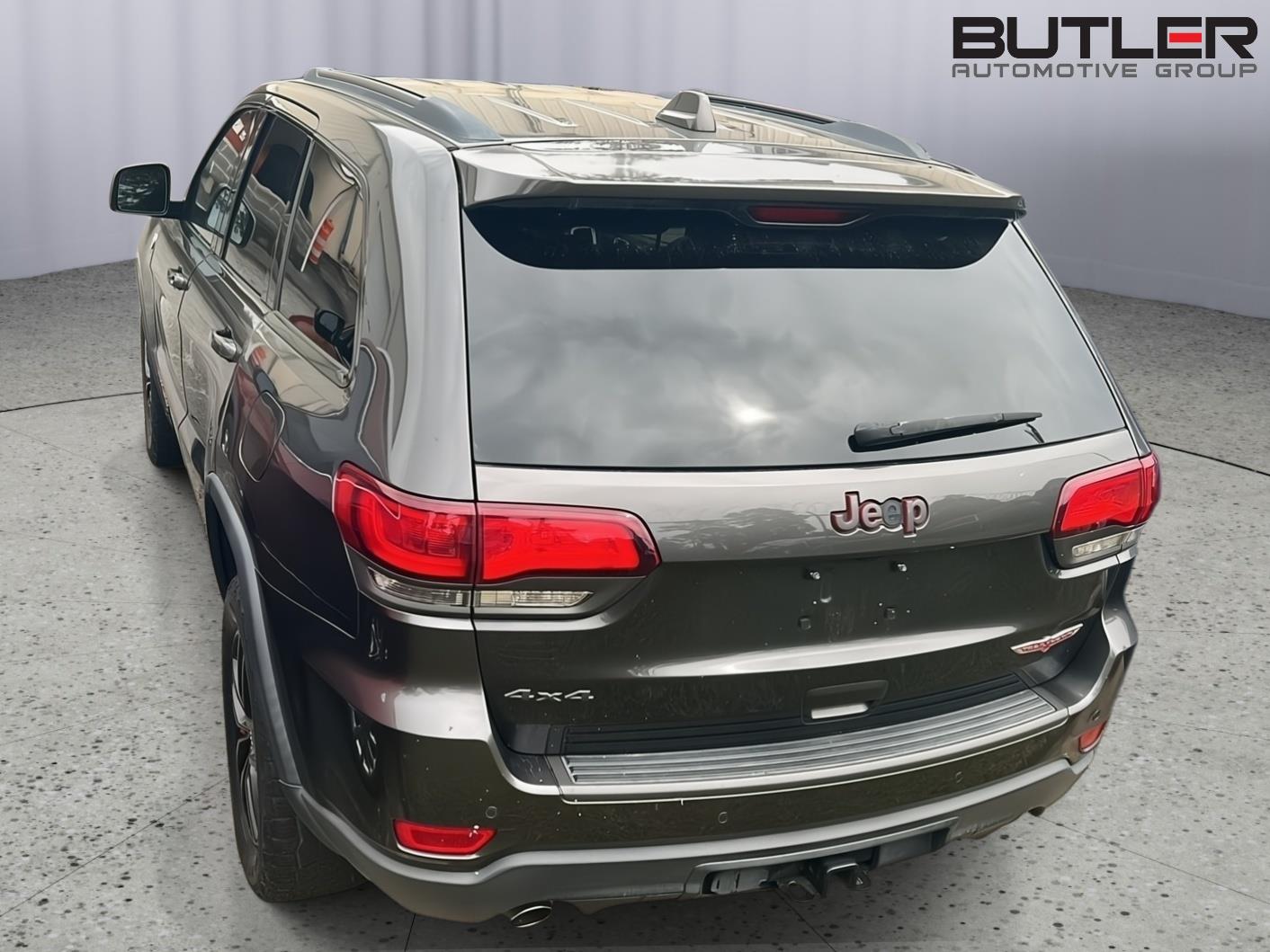 Used 2017 Granite Crystal Metallic Clearcoat Jeep Trailhawk image 10