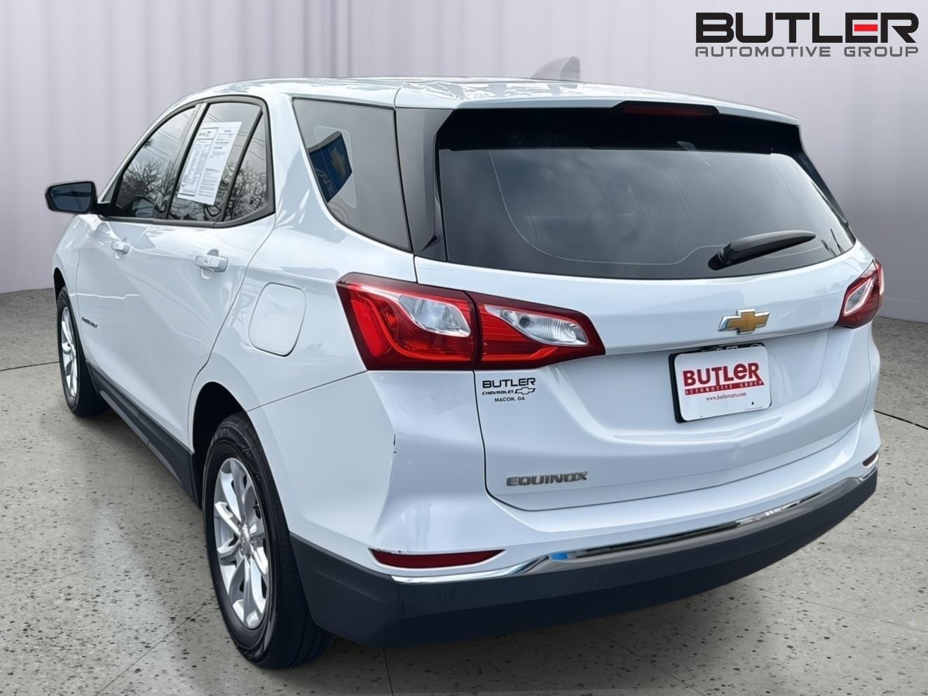 Used 2018 Summit White Chevrolet LS image 4