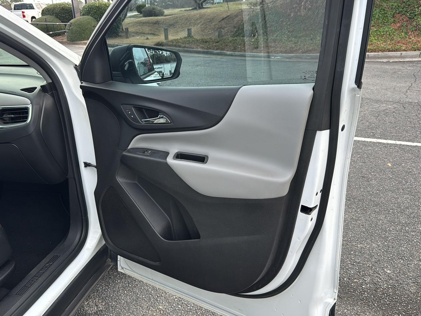 Used 2018 Summit White Chevrolet LS image 13