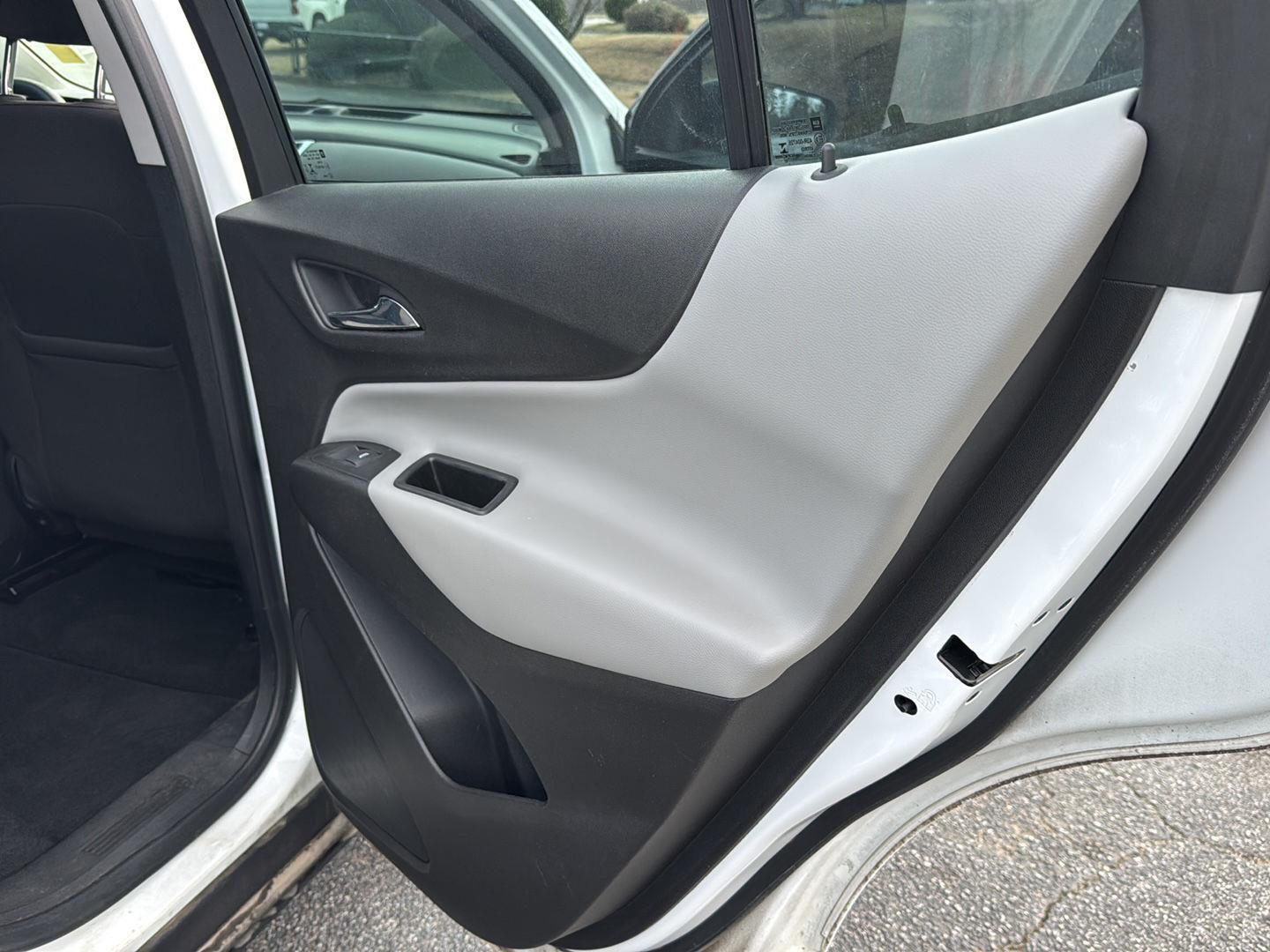 Used 2018 Summit White Chevrolet LS image 14