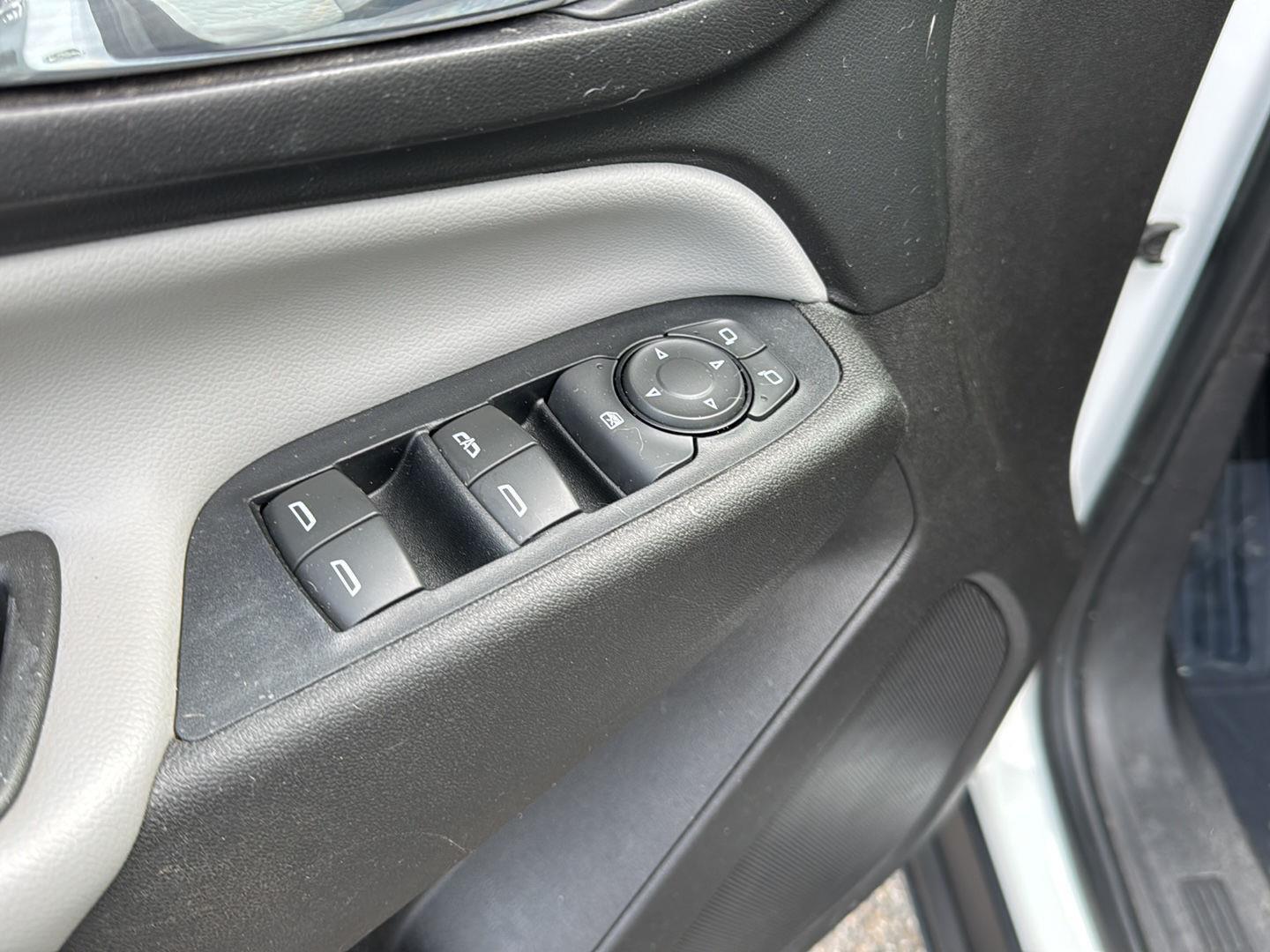 Used 2018 Summit White Chevrolet LS image 27