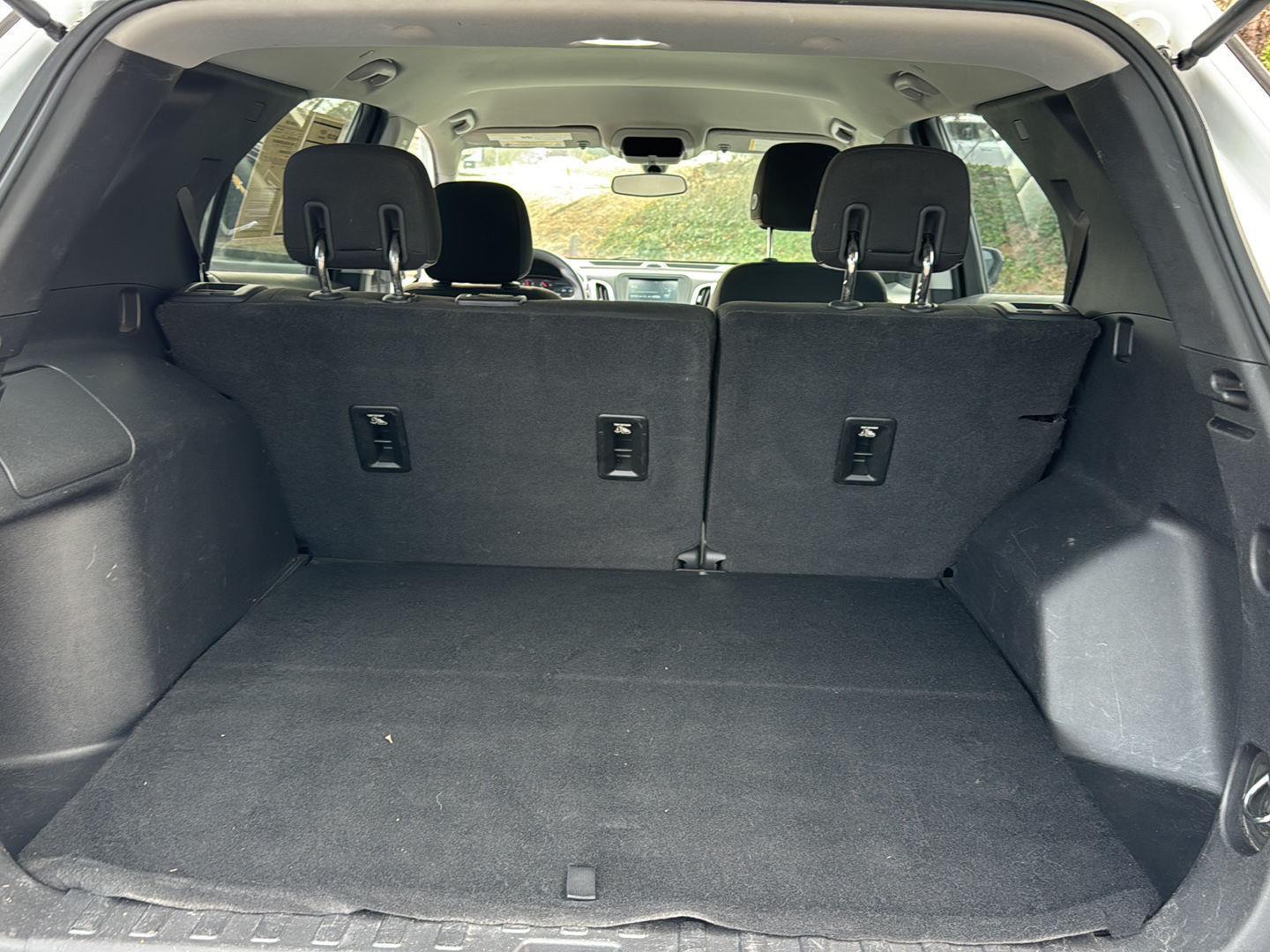 Used 2018 Summit White Chevrolet LS image 28