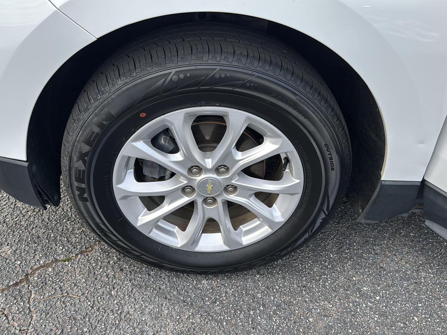 Used 2018 Summit White Chevrolet LS image 30