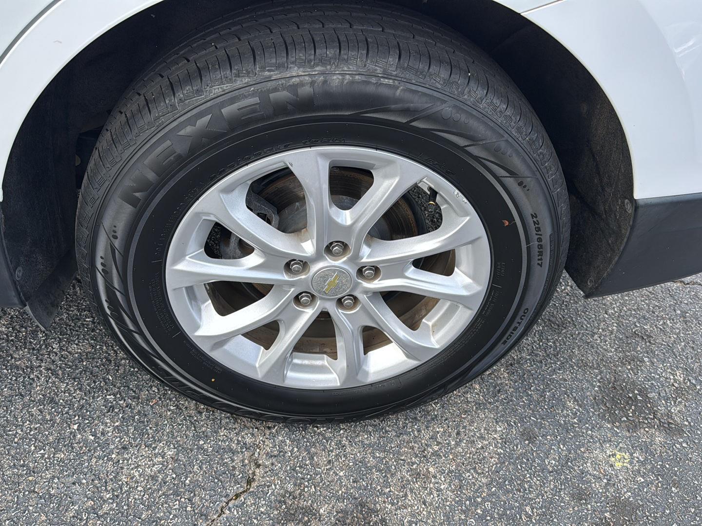 Used 2018 Summit White Chevrolet LS image 31