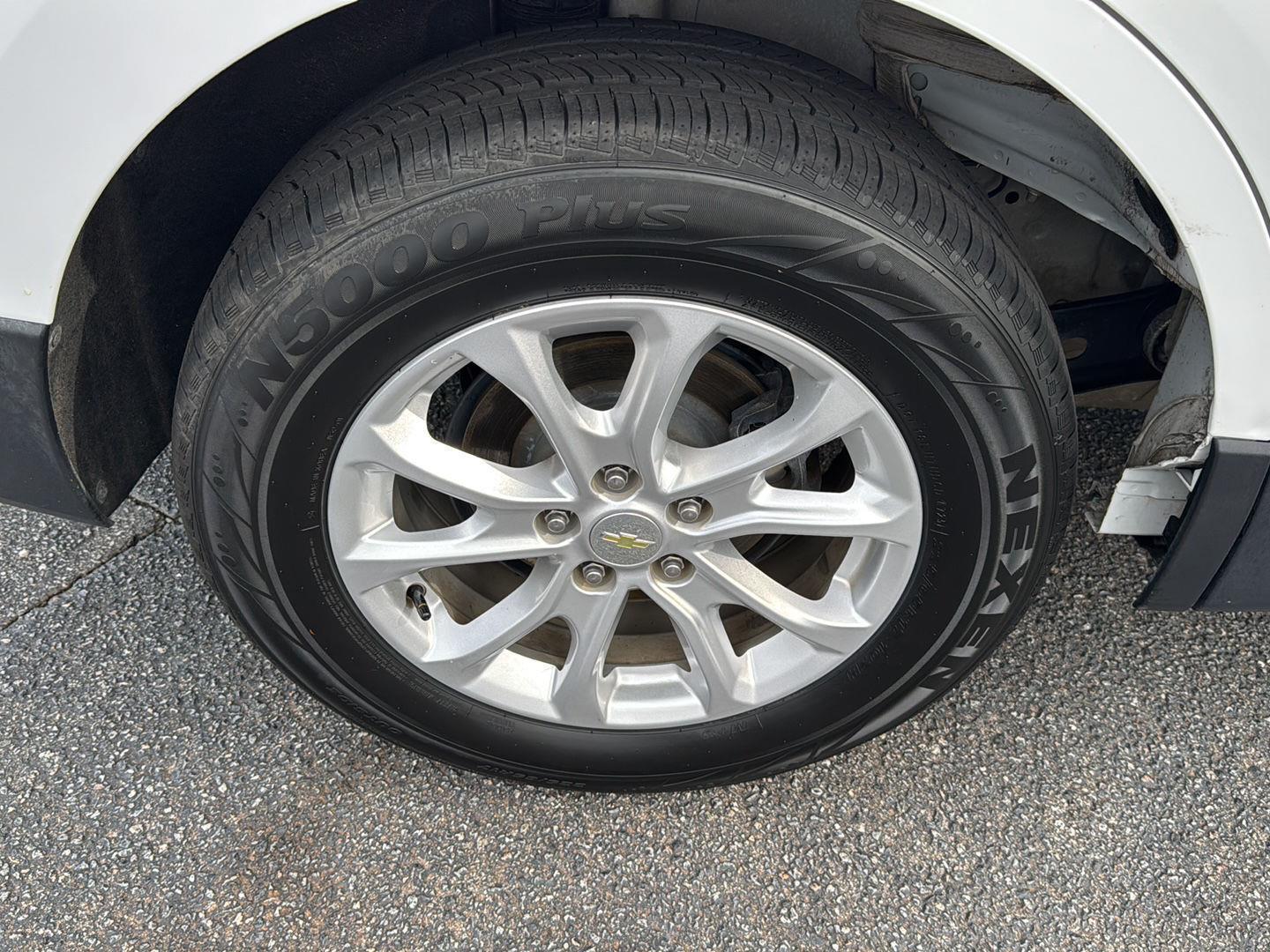 Used 2018 Summit White Chevrolet LS image 32