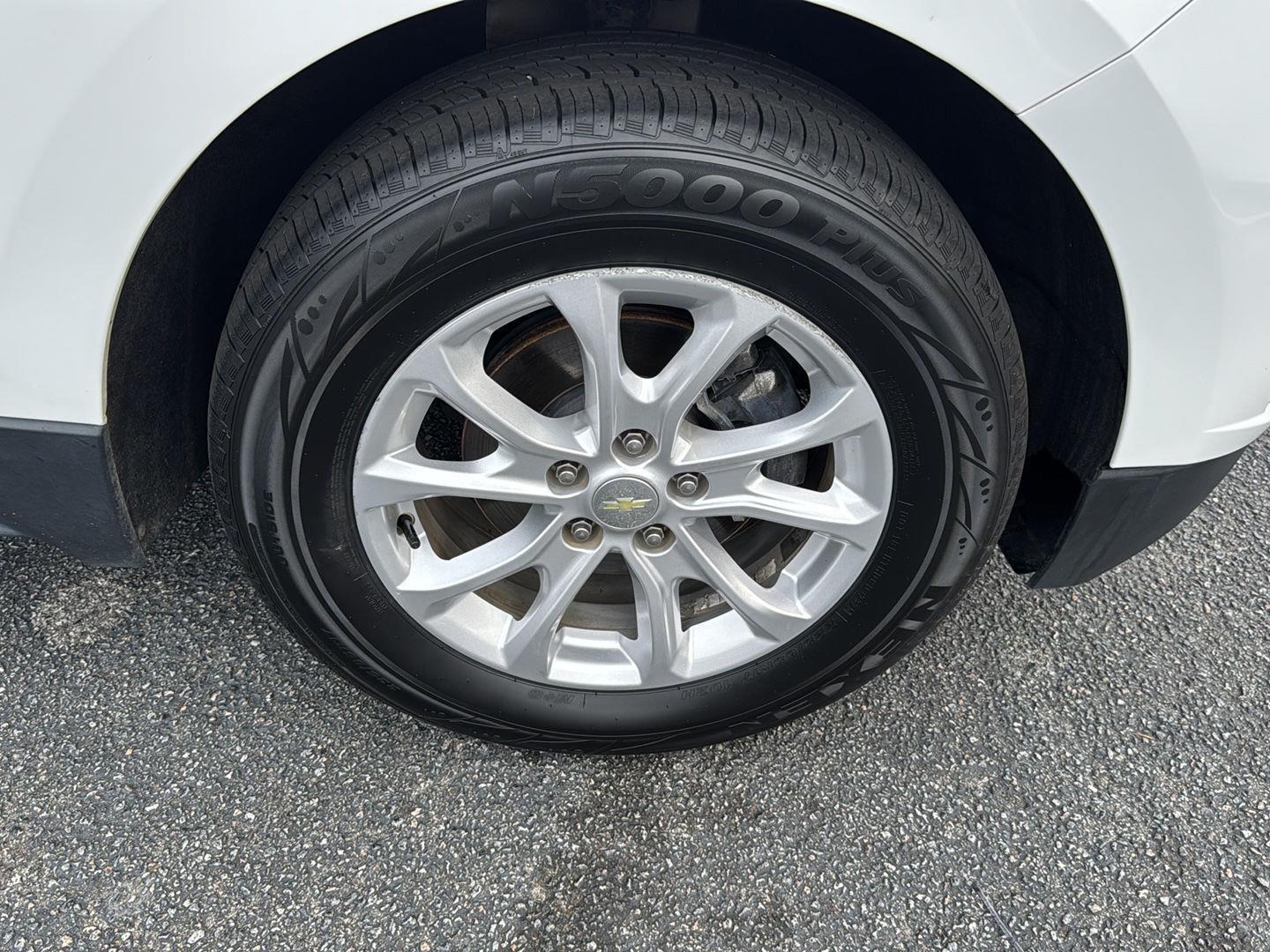 Used 2018 Summit White Chevrolet LS image 33