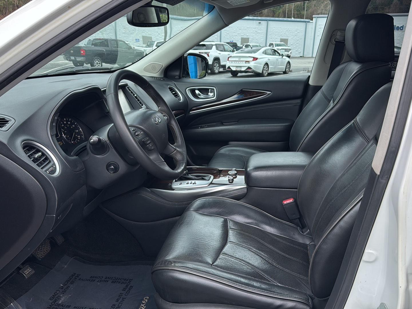 Used 2015 Majestic White INFINITI AWD 4dr image 8