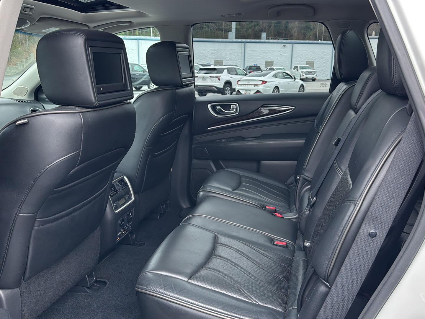 Used 2015 Majestic White INFINITI AWD 4dr image 9