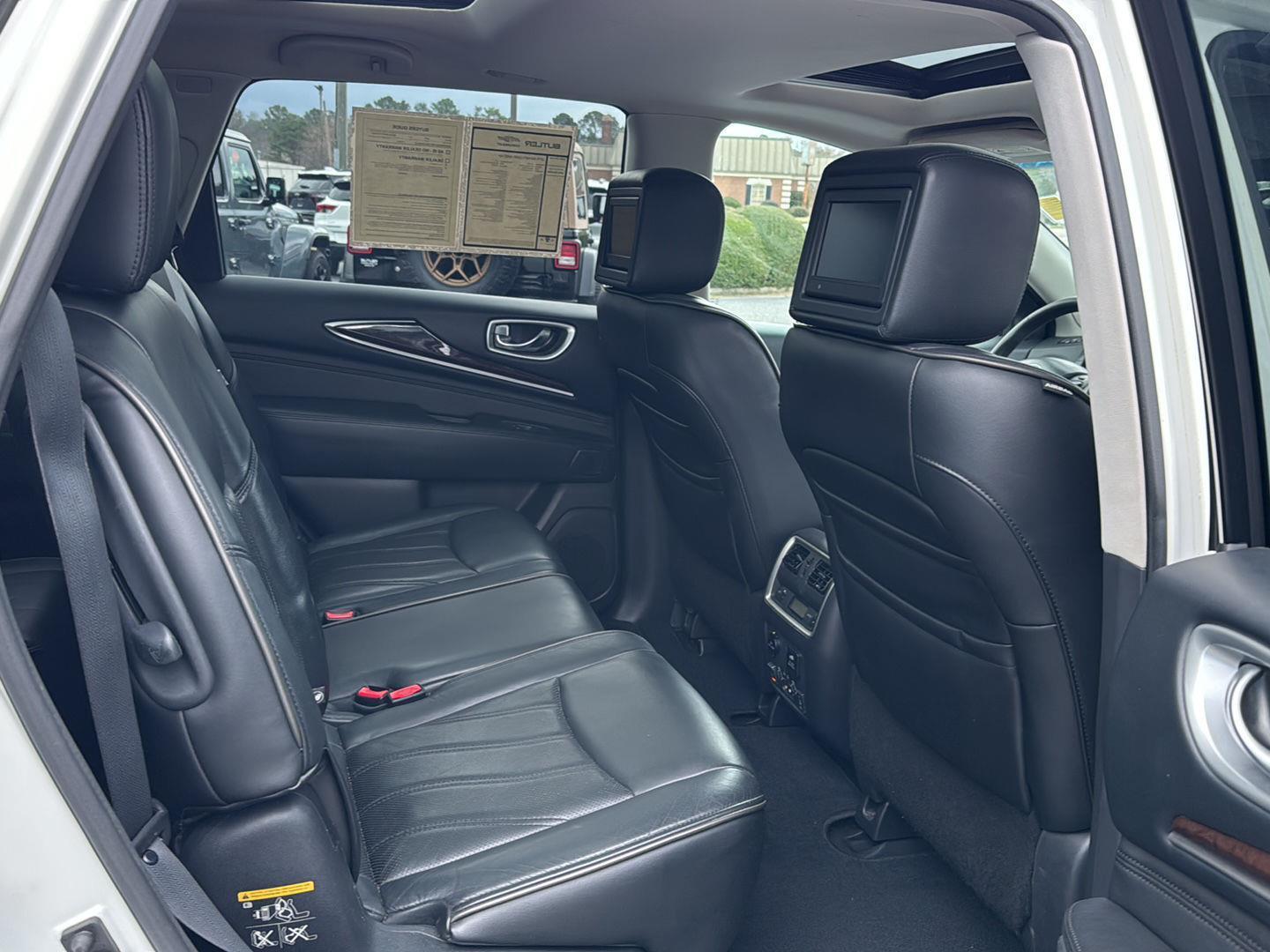 Used 2015 Majestic White INFINITI AWD 4dr image 11