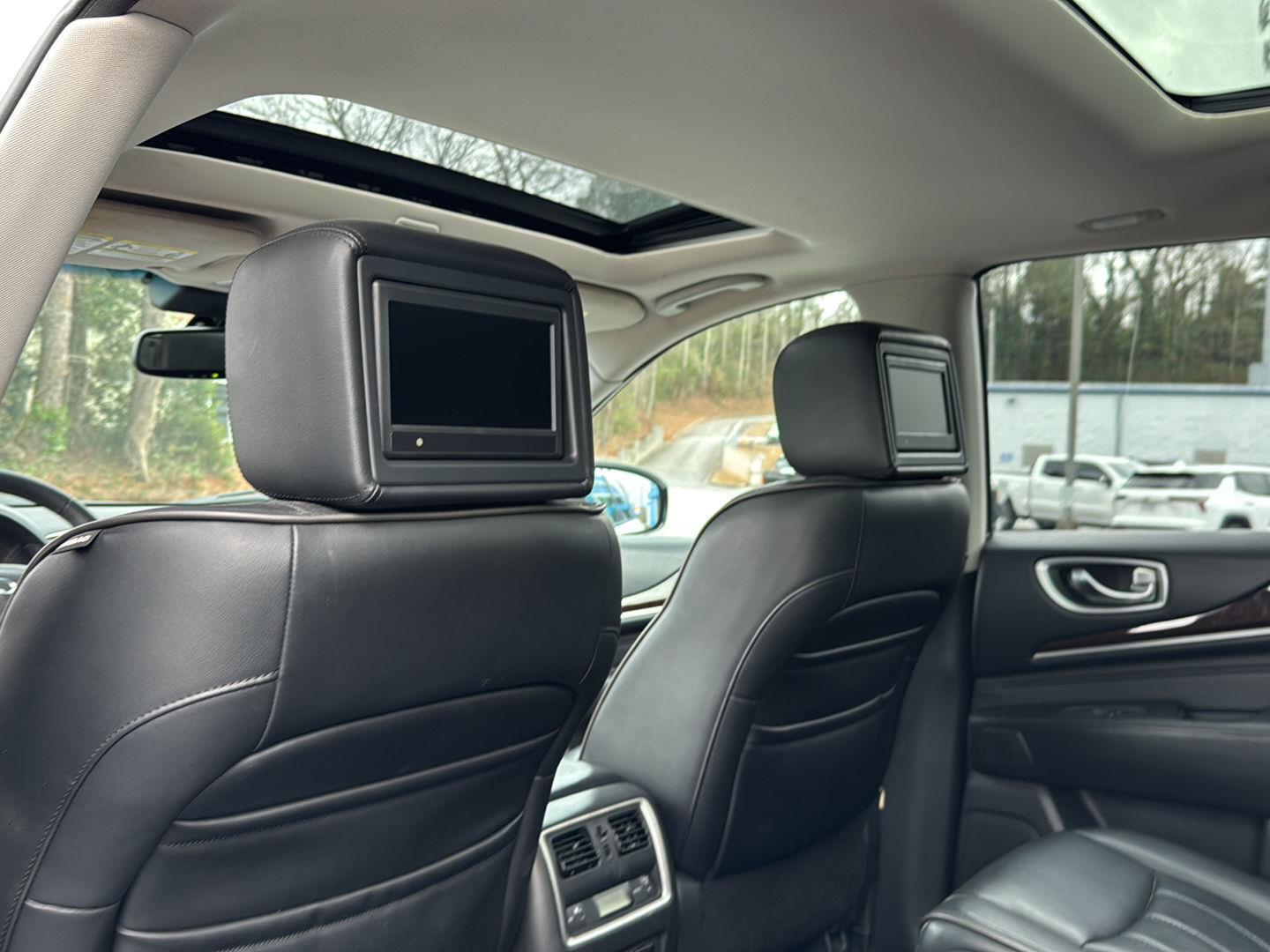 Used 2015 Majestic White INFINITI AWD 4dr image 17