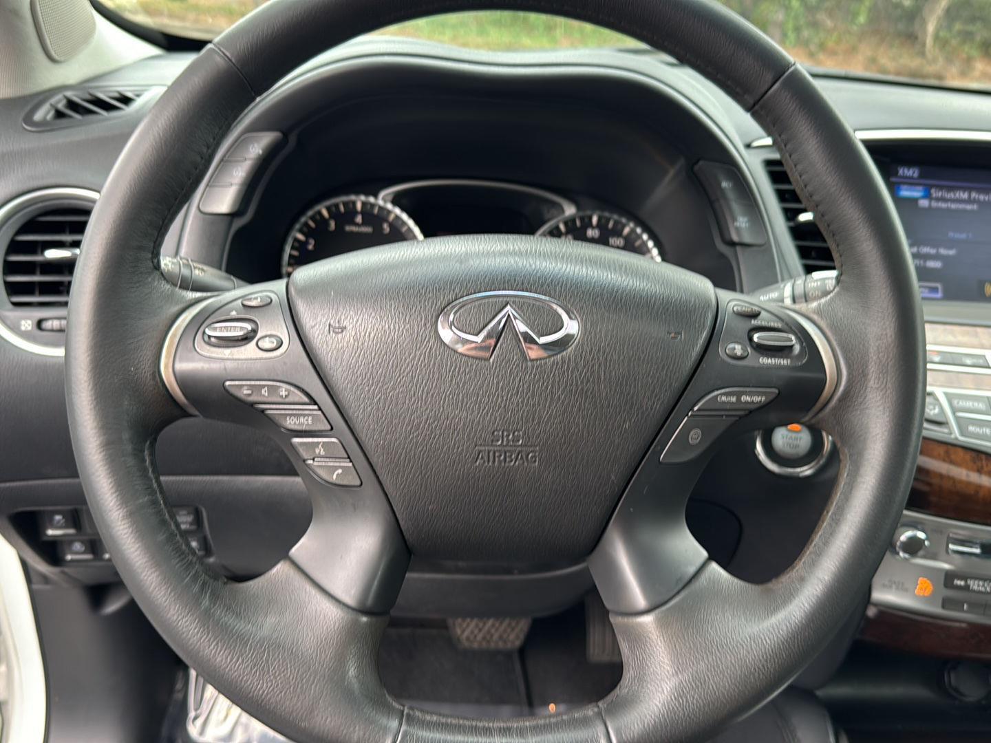 Used 2015 Majestic White INFINITI AWD 4dr image 18