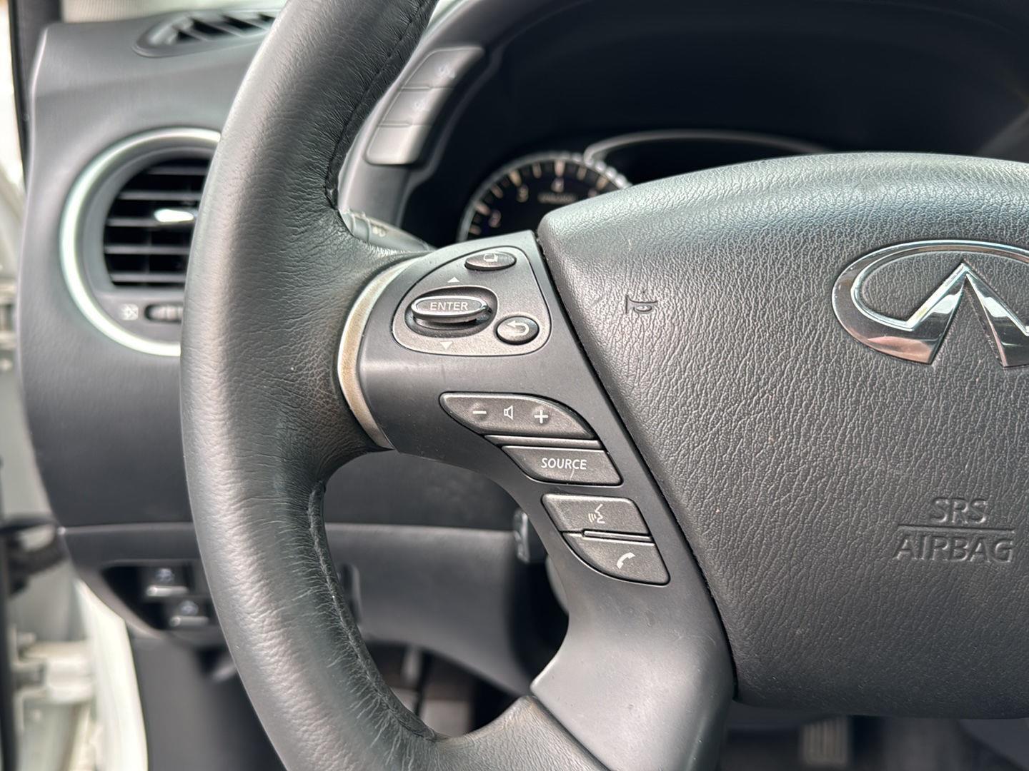 Used 2015 Majestic White INFINITI AWD 4dr image 19