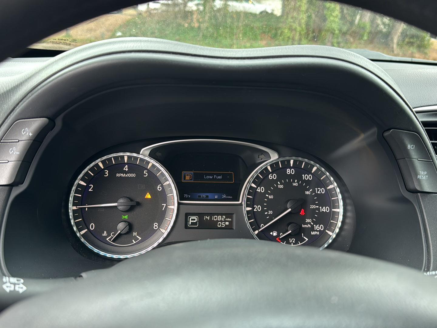 Used 2015 Majestic White INFINITI AWD 4dr image 21