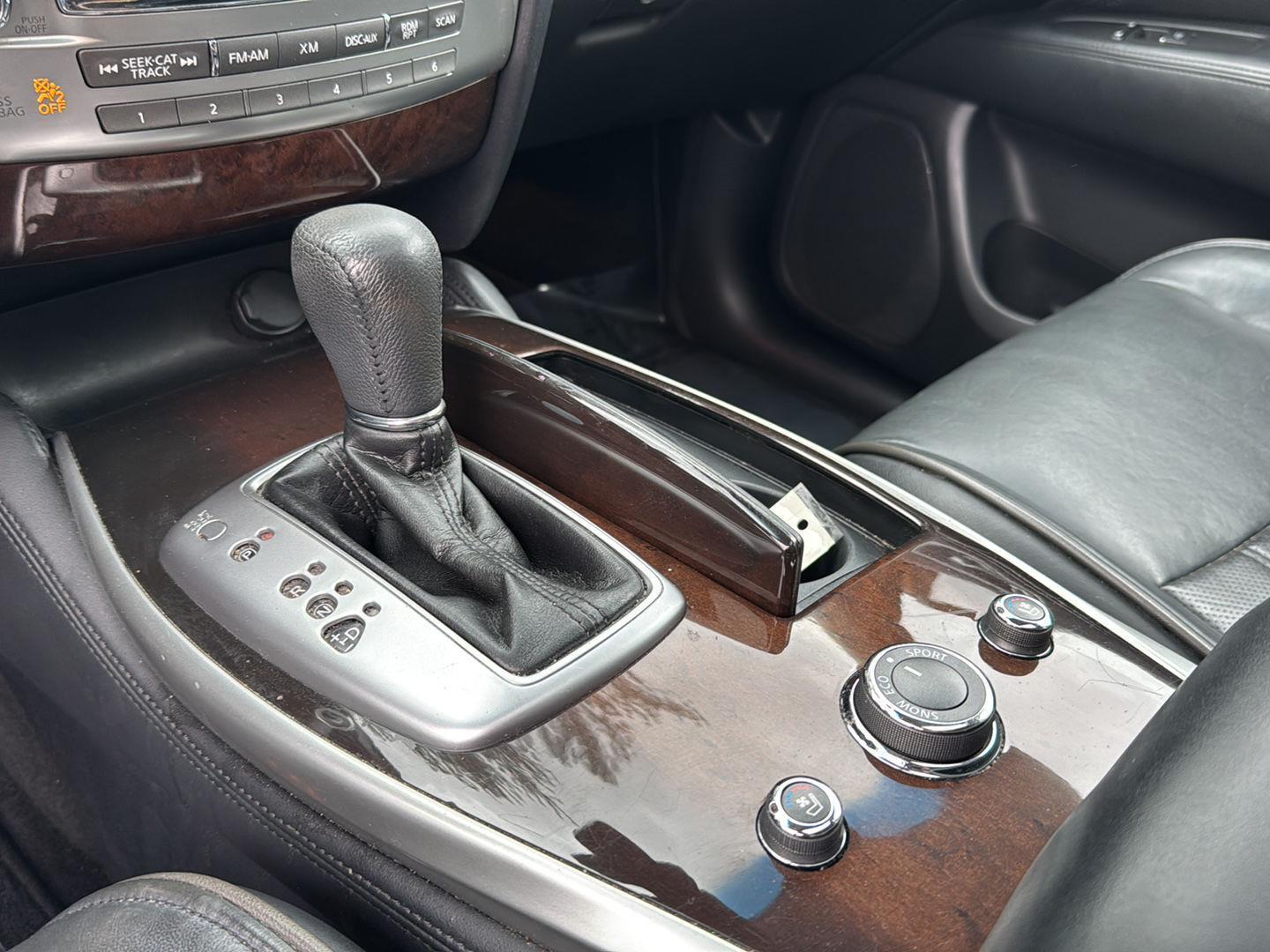 Used 2015 Majestic White INFINITI AWD 4dr image 25