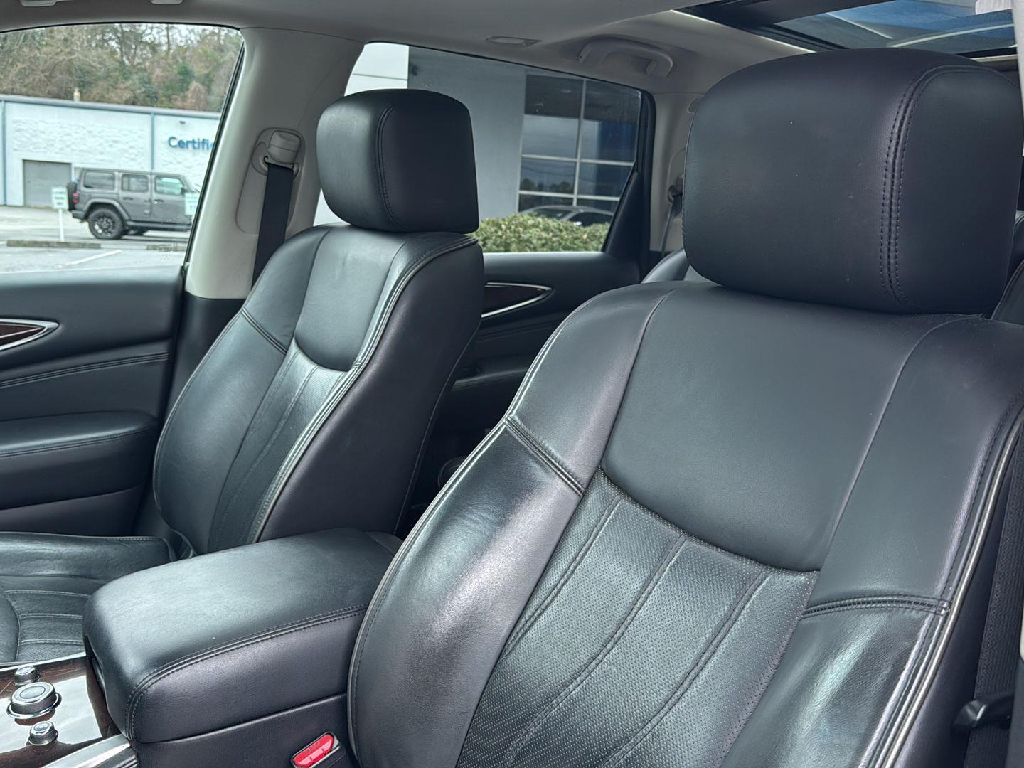 Used 2015 Majestic White INFINITI AWD 4dr image 27