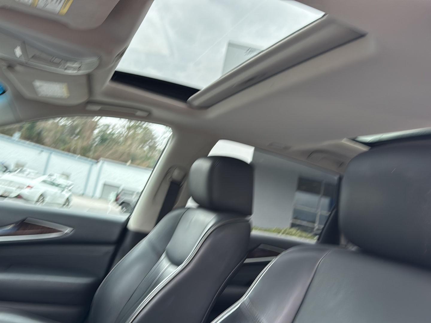 Used 2015 Majestic White INFINITI AWD 4dr image 29