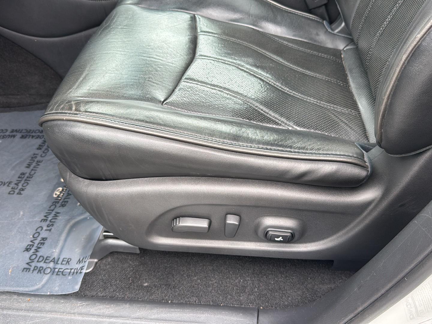 Used 2015 Majestic White INFINITI AWD 4dr image 30