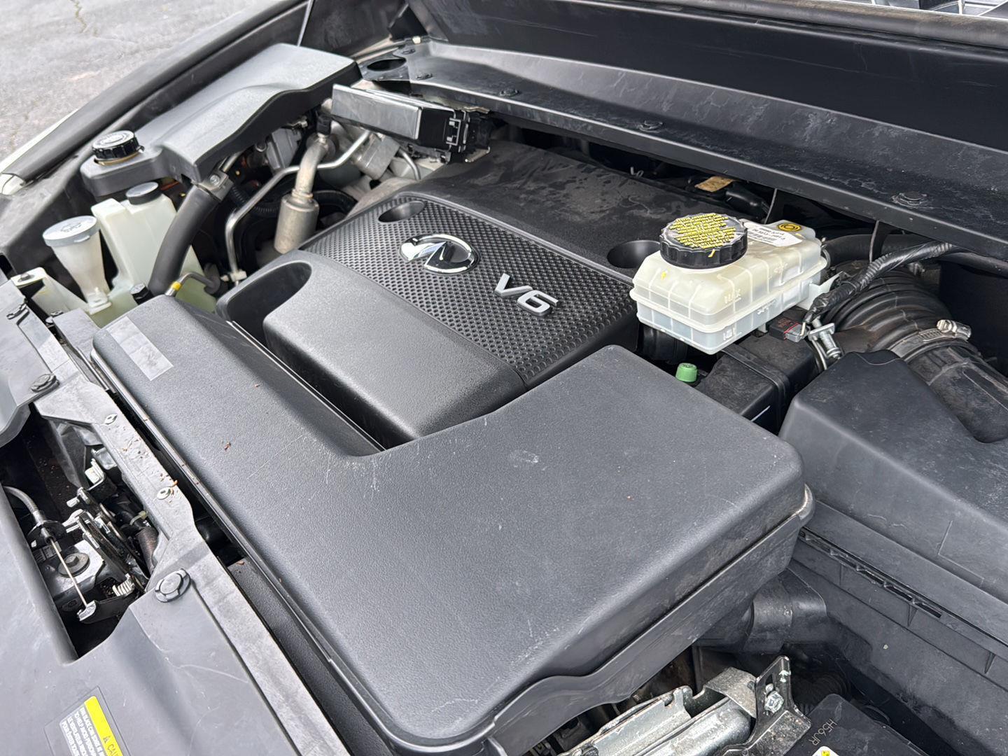 Used 2015 Majestic White INFINITI AWD 4dr image 33