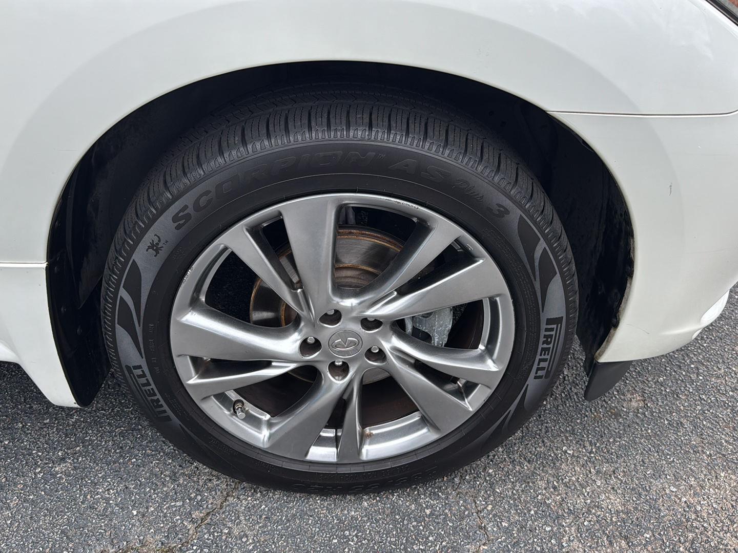 Used 2015 Majestic White INFINITI AWD 4dr image 37
