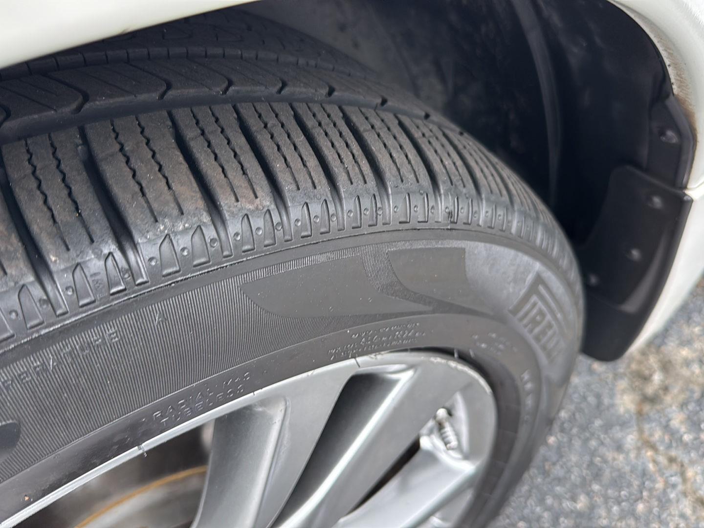 Used 2015 Majestic White INFINITI AWD 4dr image 38