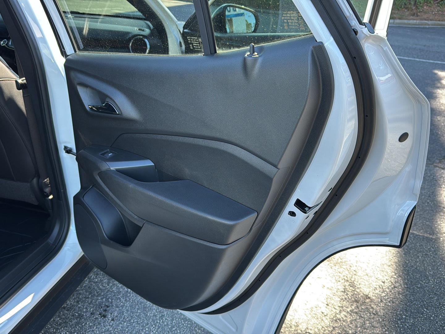 New 2026 Summit White Chevrolet 2RS image 13