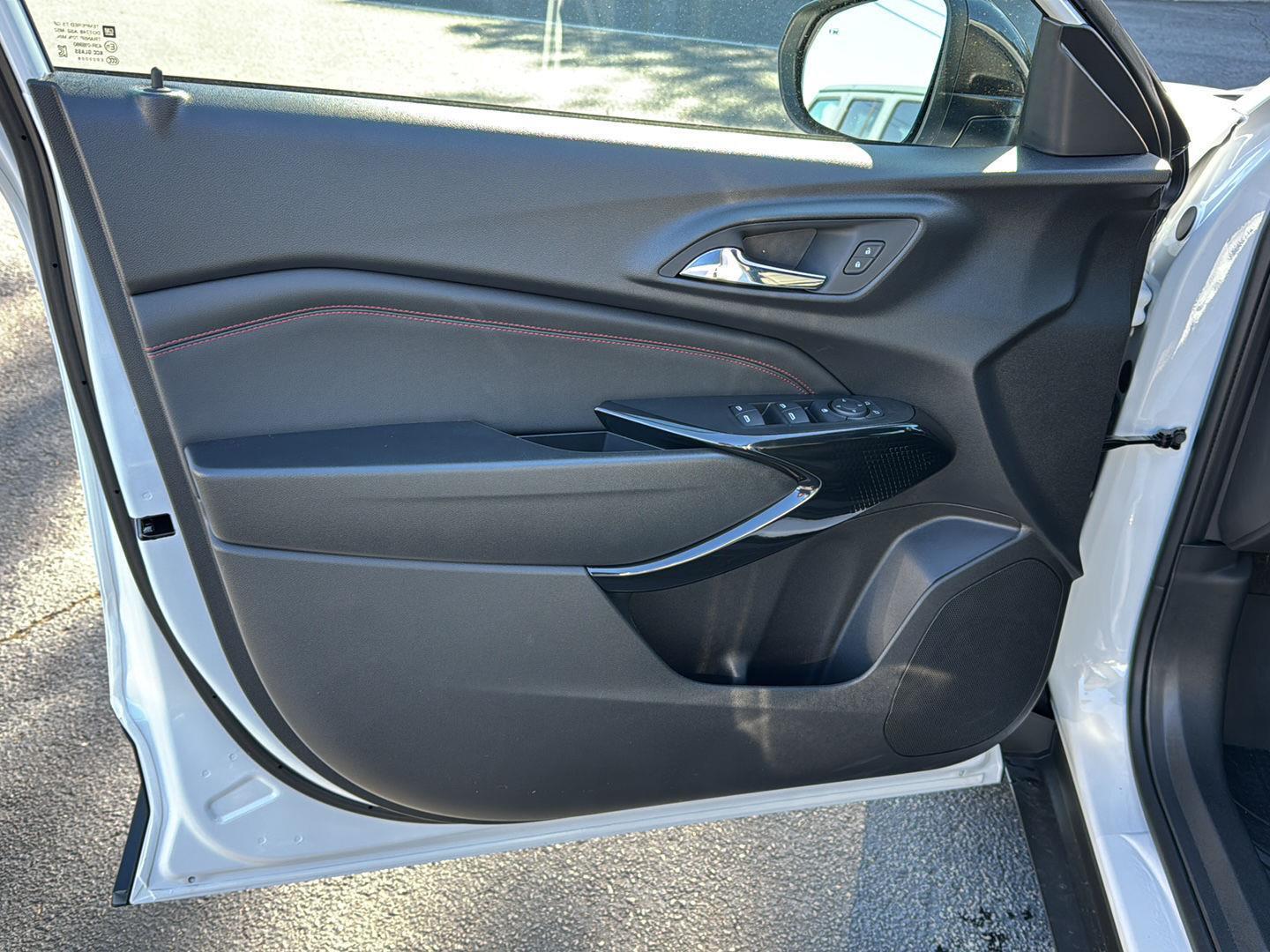 New 2026 Summit White Chevrolet 2RS image 14