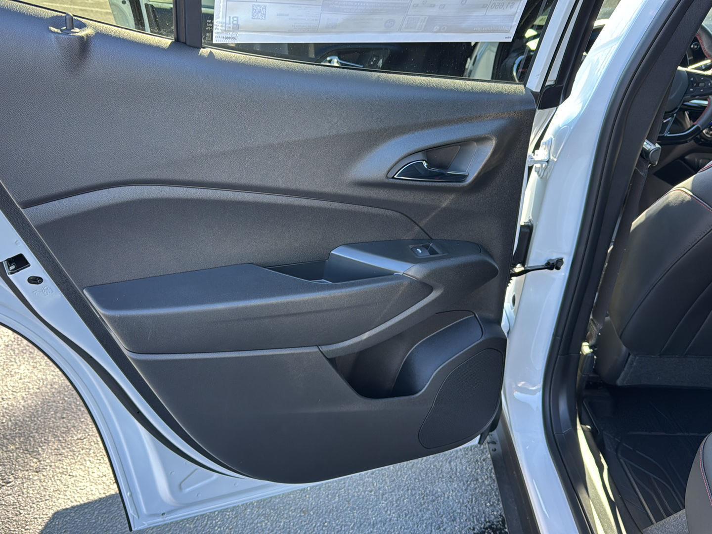 New 2026 Summit White Chevrolet 2RS image 15