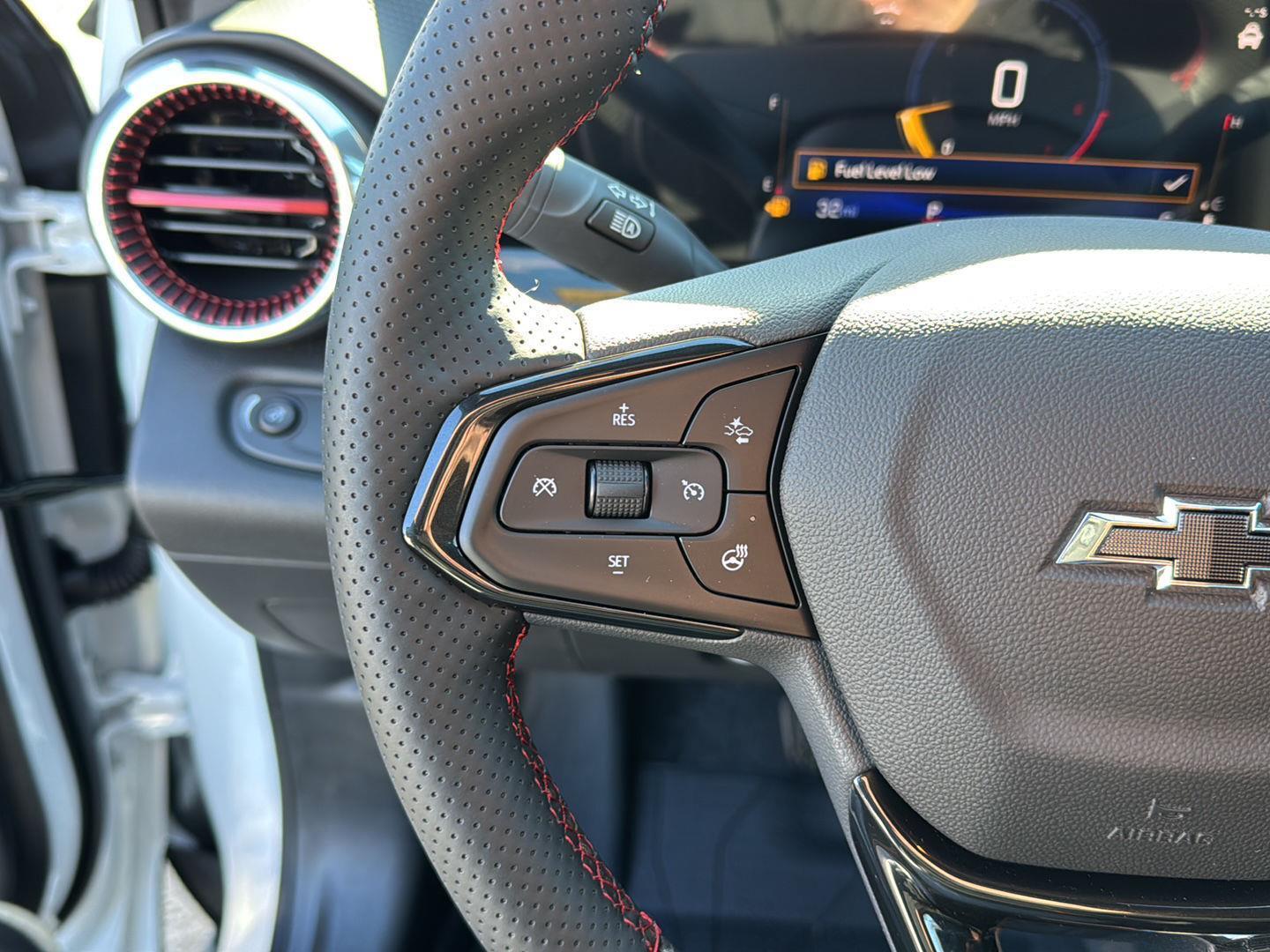 New 2026 Summit White Chevrolet 2RS image 18