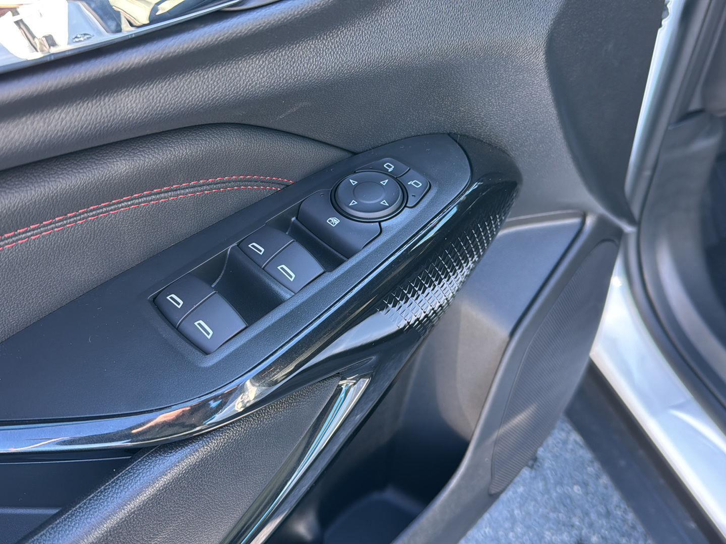 New 2026 Summit White Chevrolet 2RS image 27