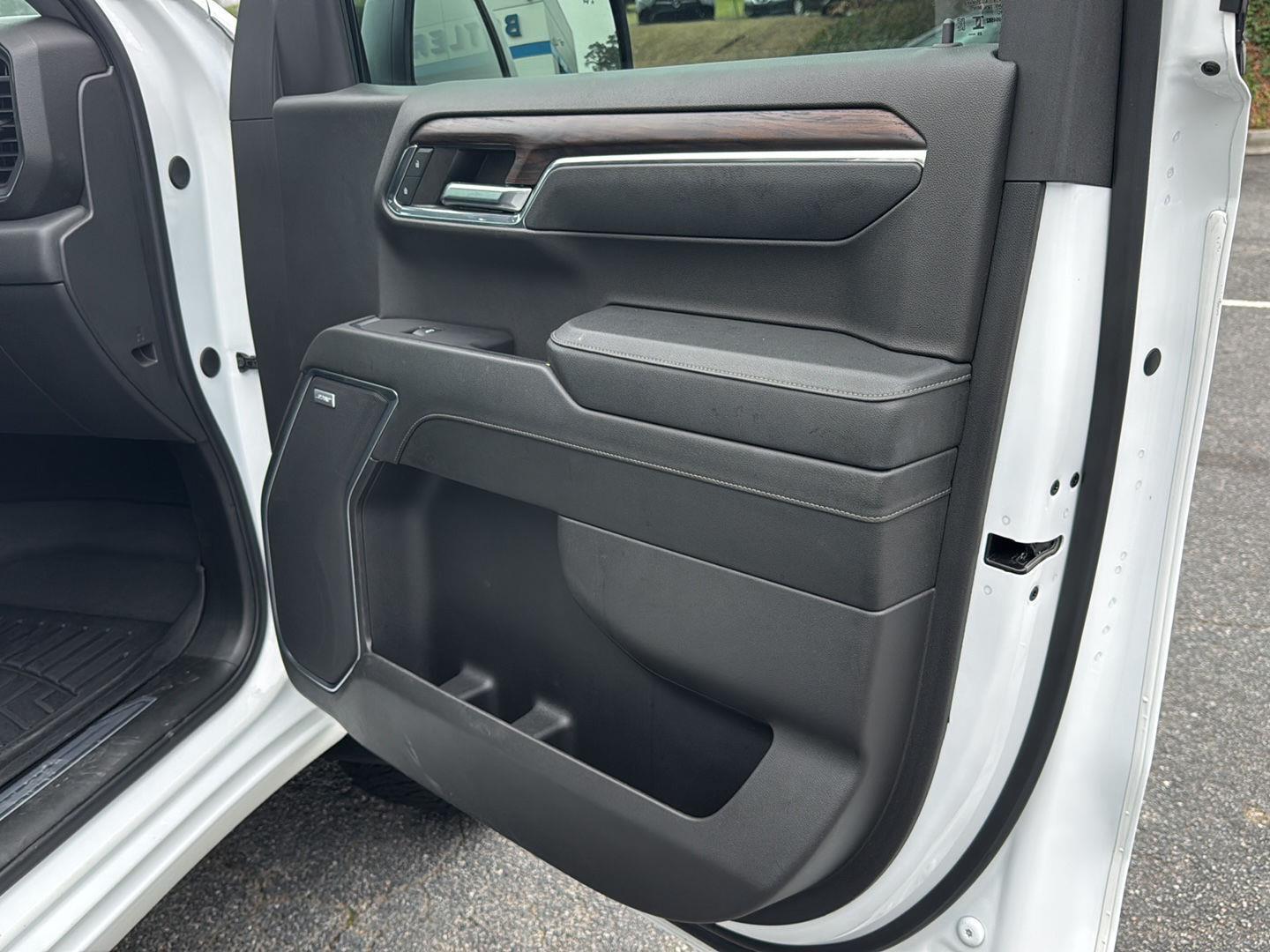 Used 2024 Summit White GMC SLT image 12