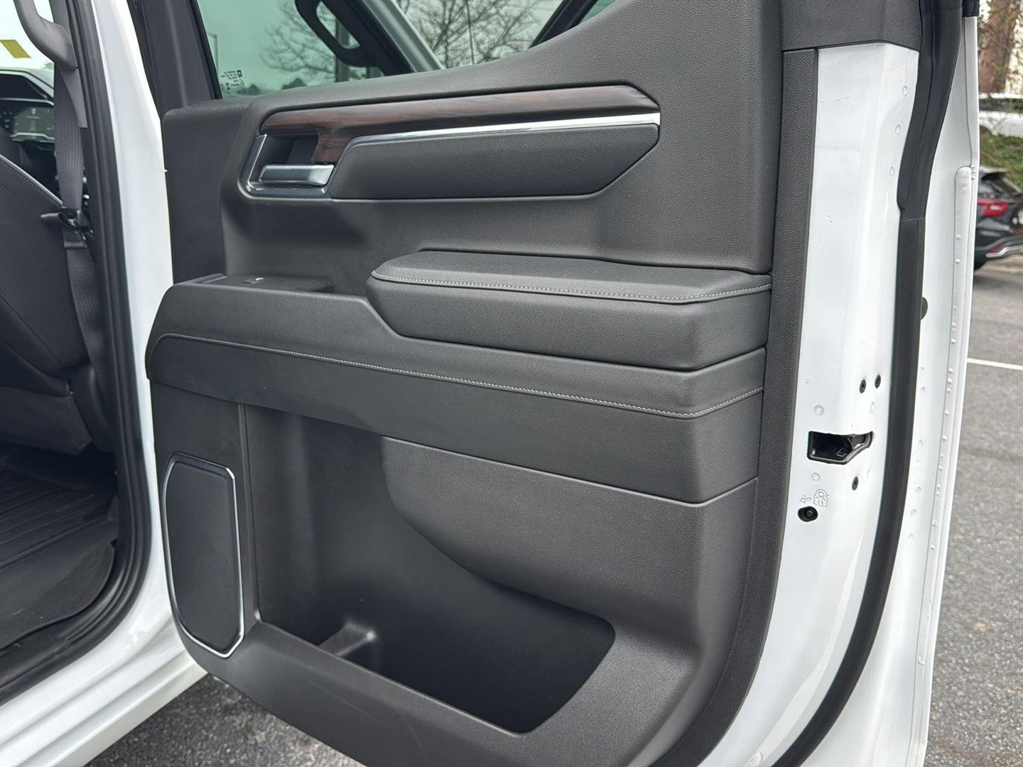 Used 2024 Summit White GMC SLT image 13