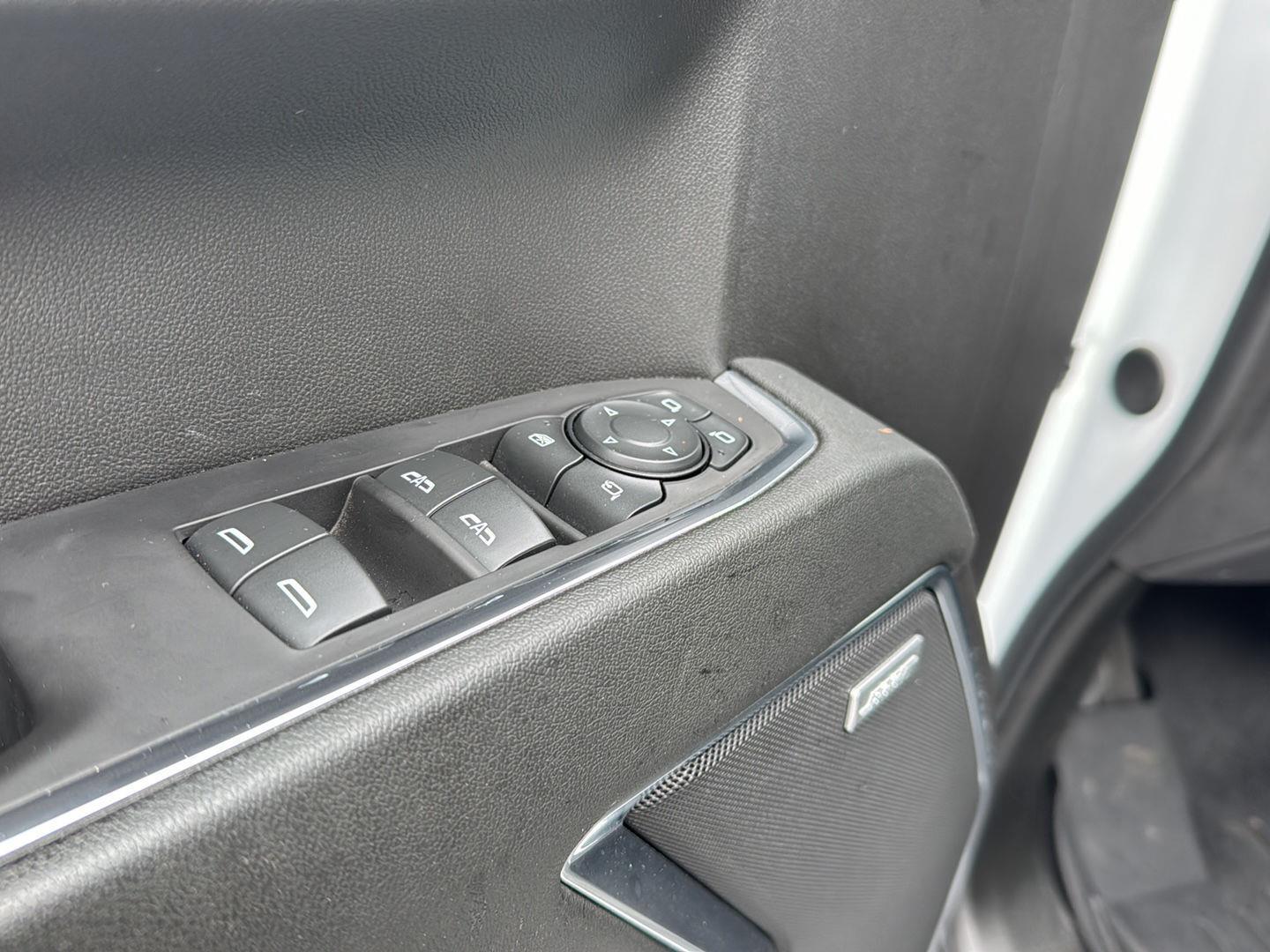 Used 2024 Summit White GMC SLT image 30