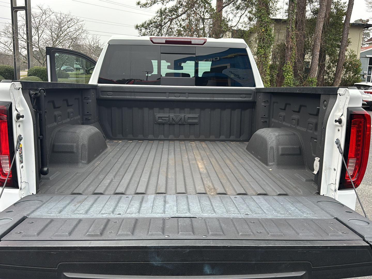 Used 2024 Summit White GMC SLT image 31