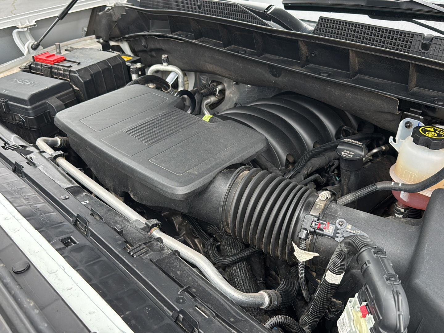 Used 2024 Summit White GMC SLT image 32