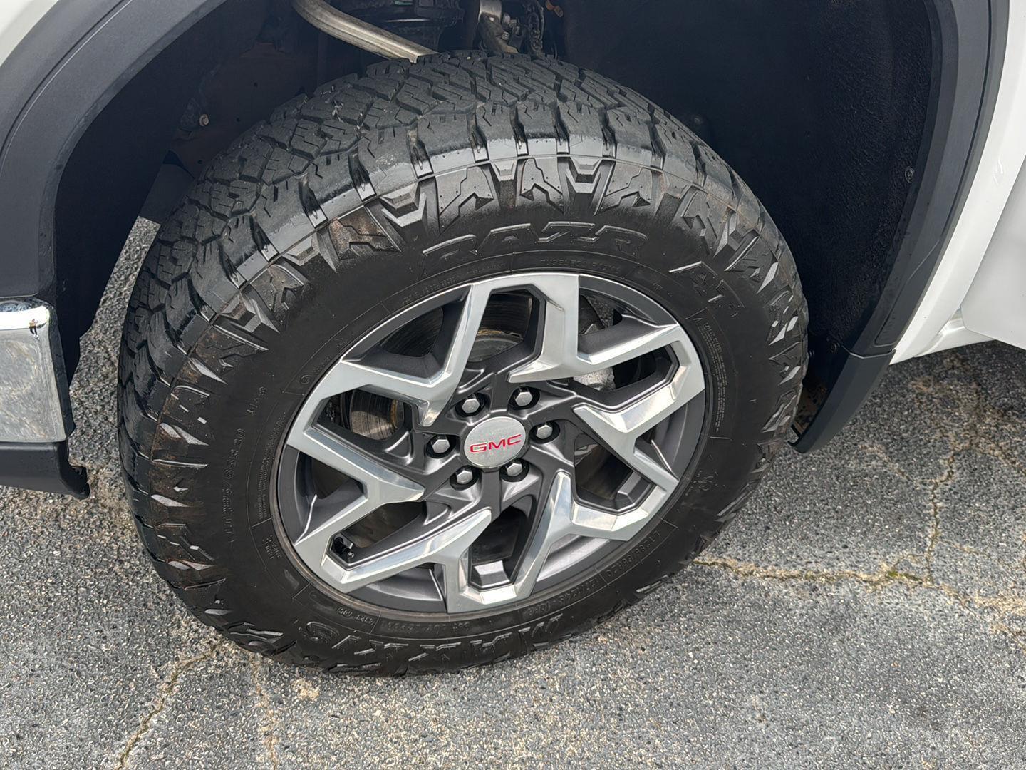 Used 2024 Summit White GMC SLT image 34