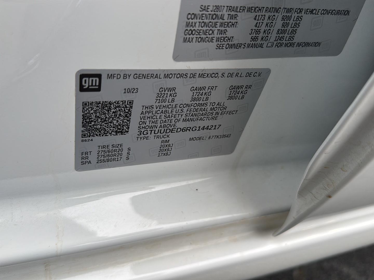 Used 2024 Summit White GMC SLT image 40