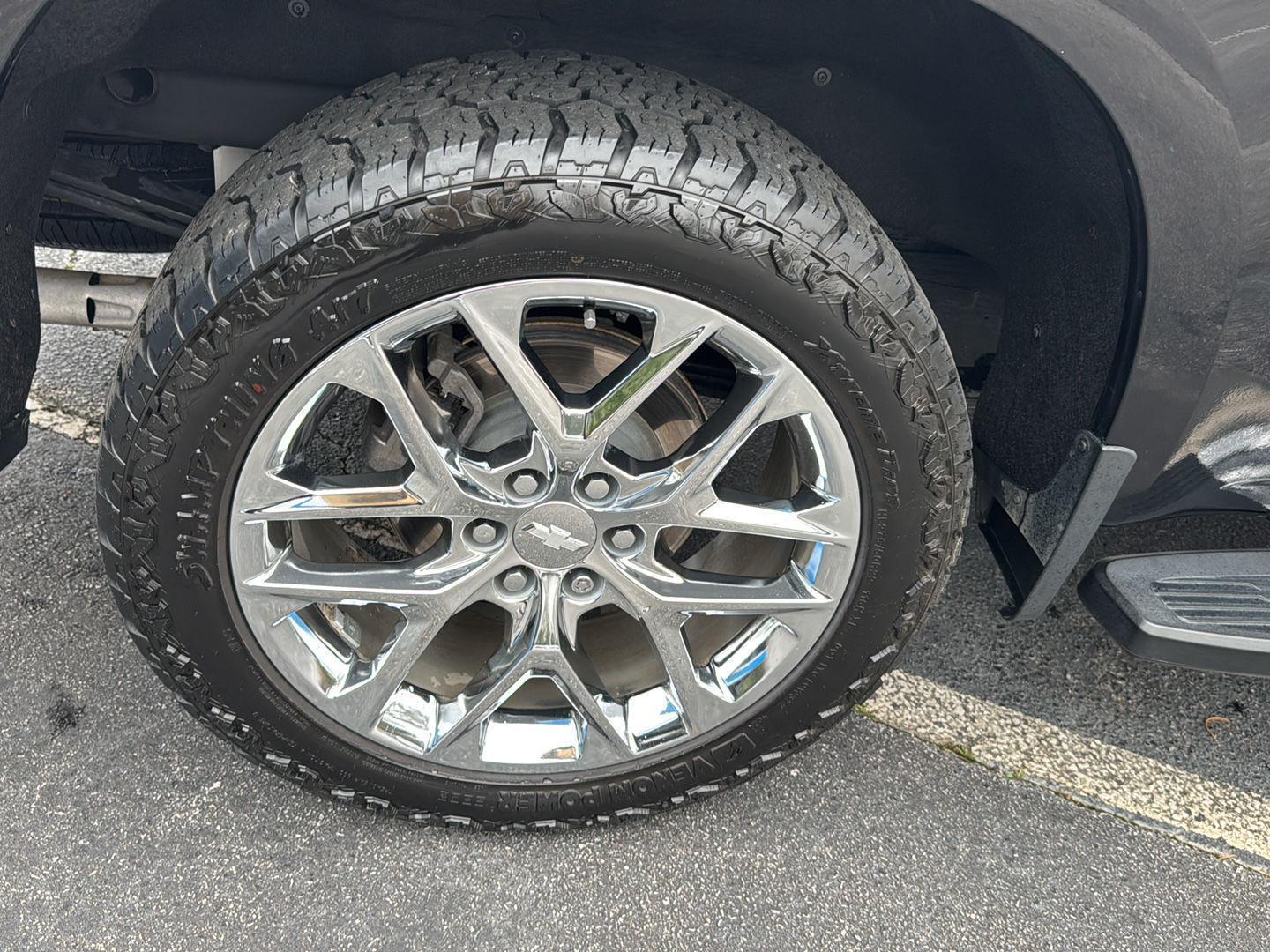 Used 2023 Black Chevrolet High Country image 34