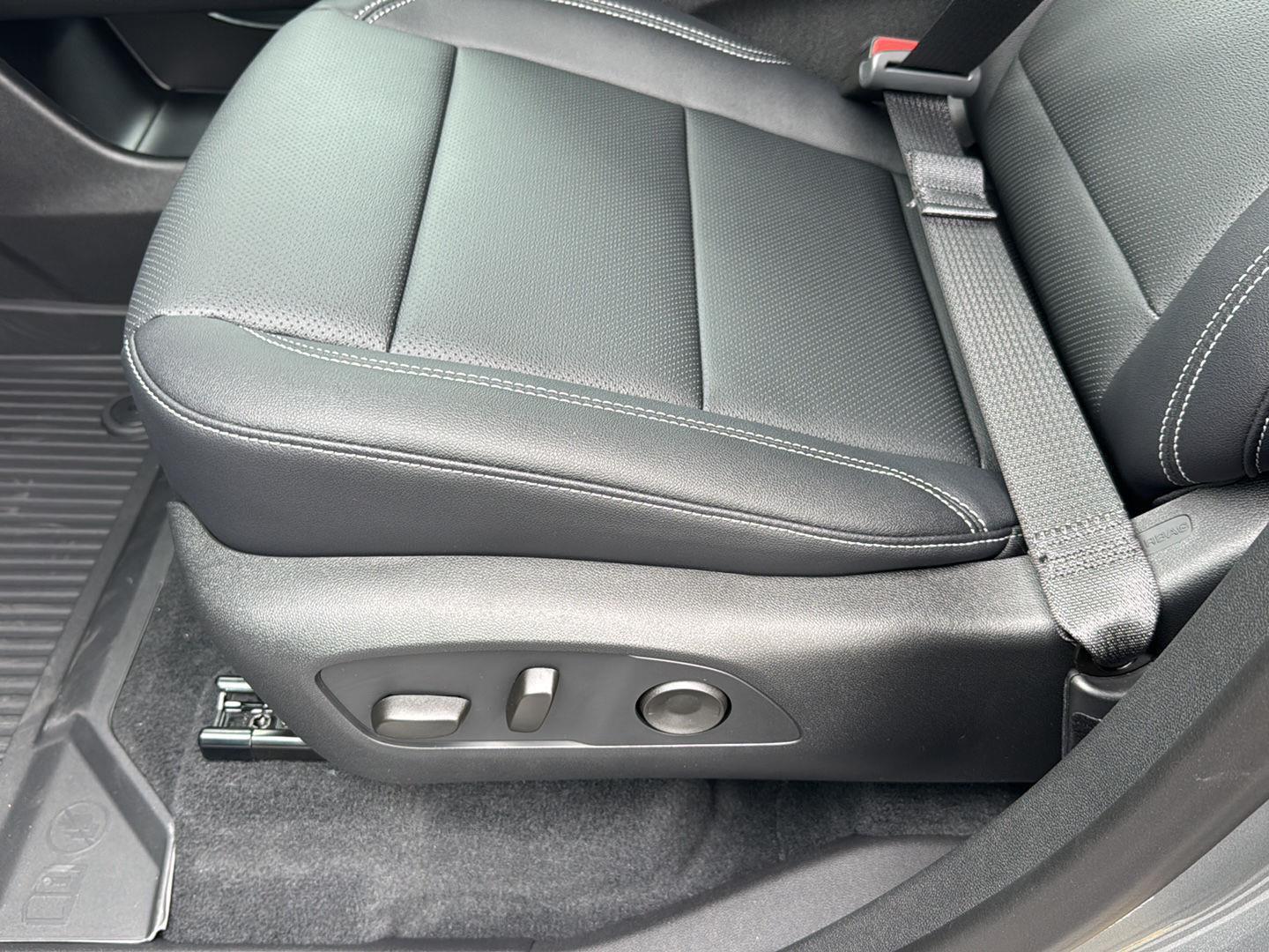 New 2026 Sterling Gray Metallic Chevrolet FWD LT image 25