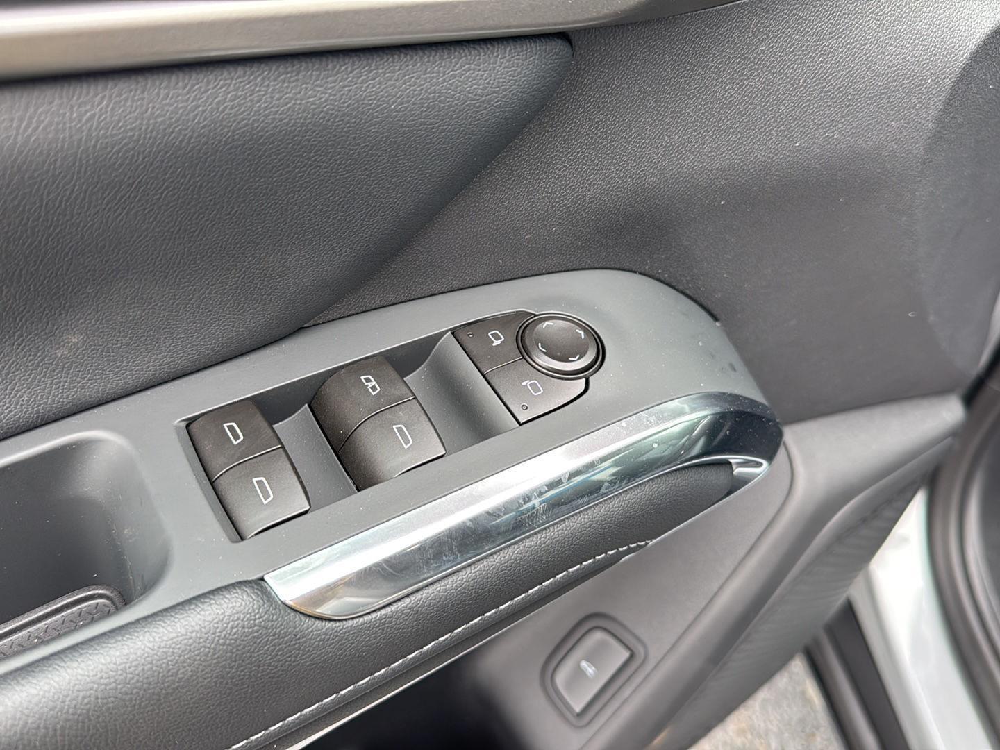 New 2026 Sterling Gray Metallic Chevrolet FWD LT image 26