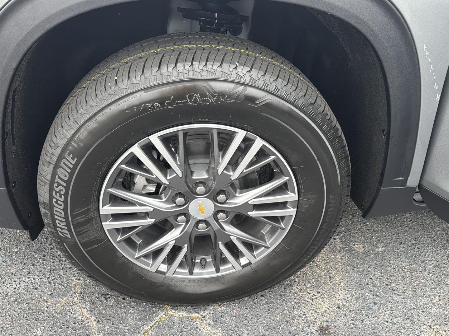 New 2026 Sterling Gray Metallic Chevrolet FWD LT image 29