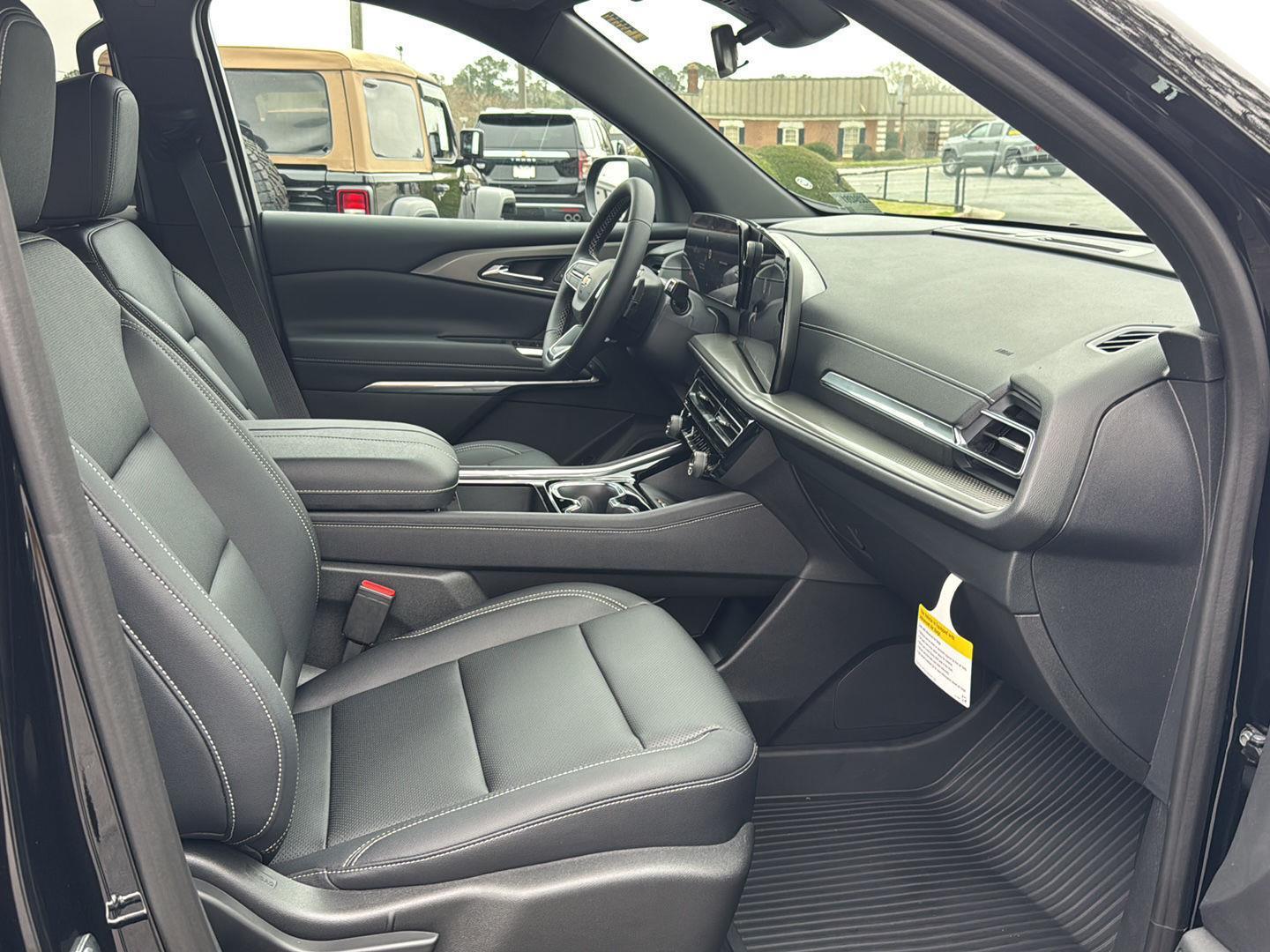 New 2026 Mosaic Black Metallic Chevrolet FWD LT image 10