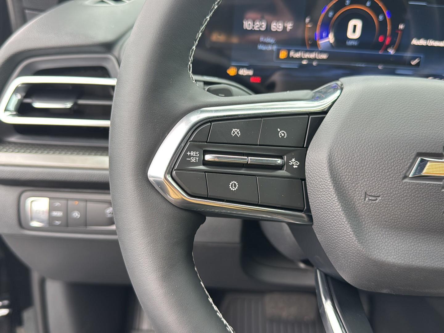 New 2026 Mosaic Black Metallic Chevrolet FWD LT image 18