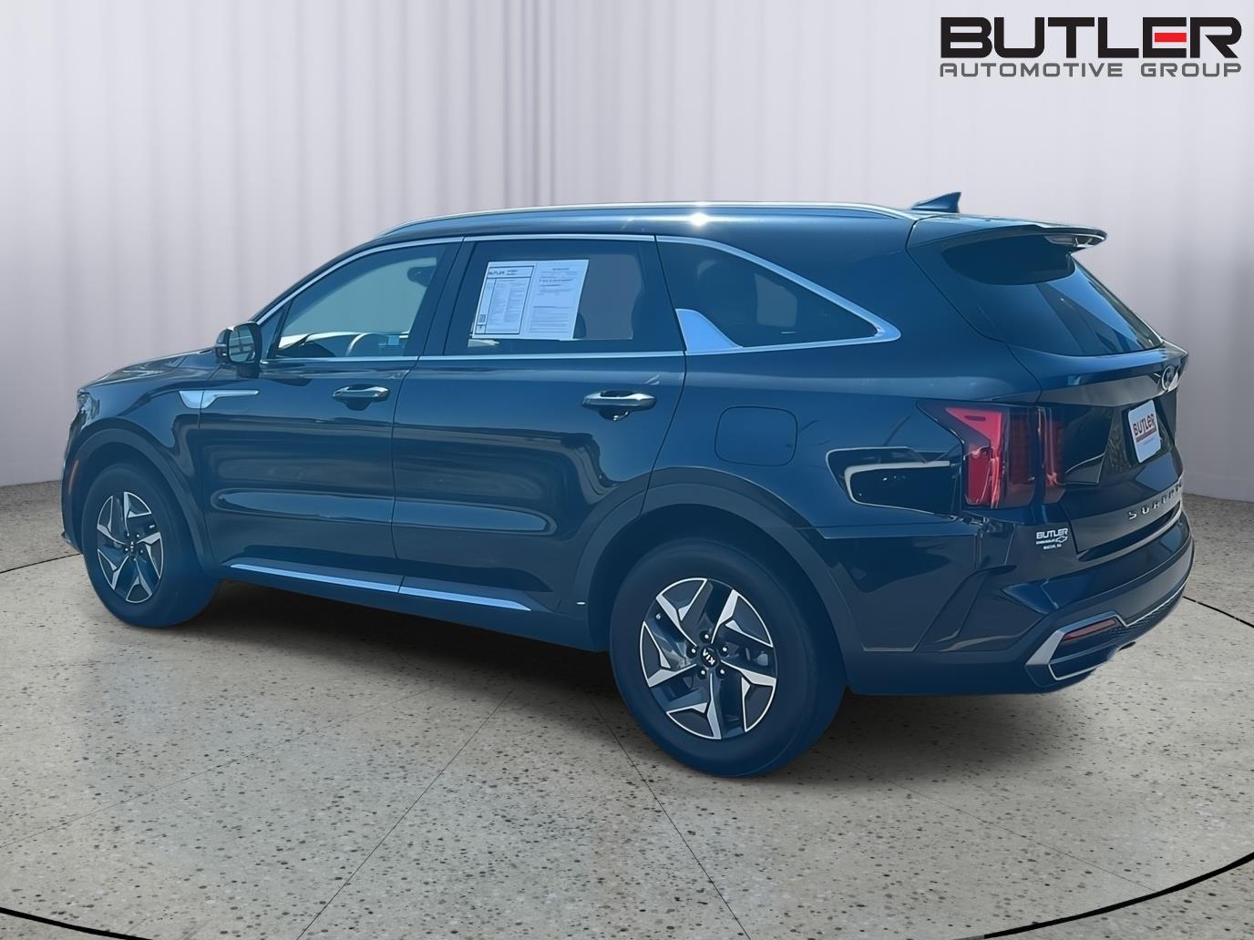 Used 2021 Gravity Blue Kia S image 3