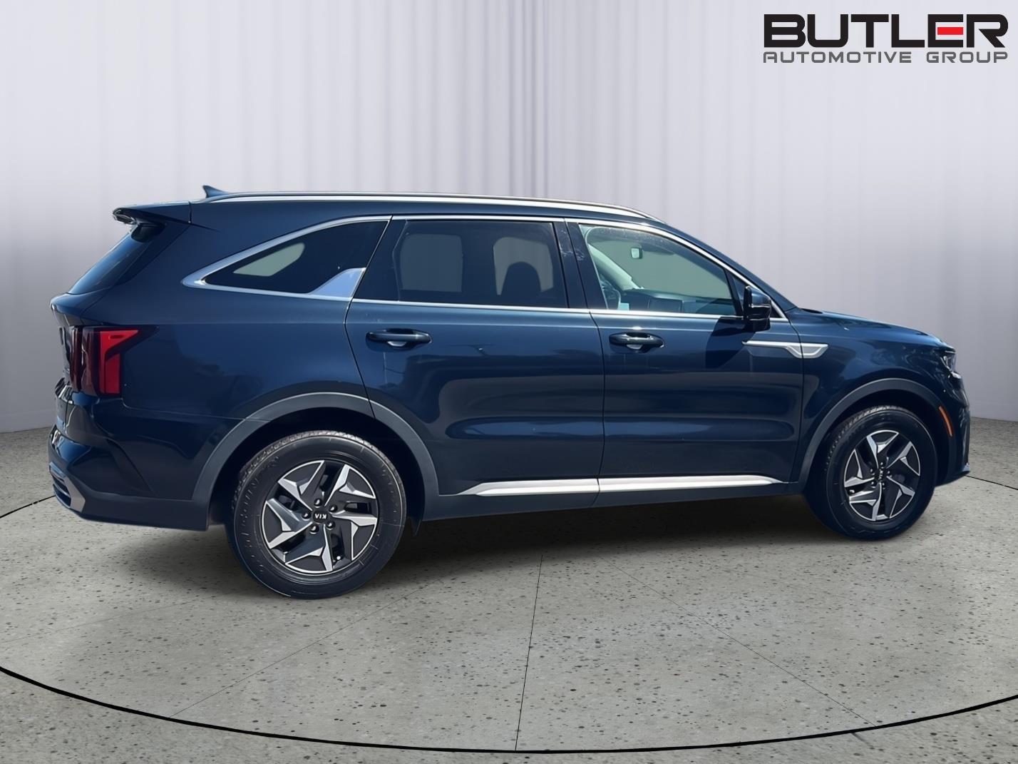 Used 2021 Gravity Blue Kia S image 7