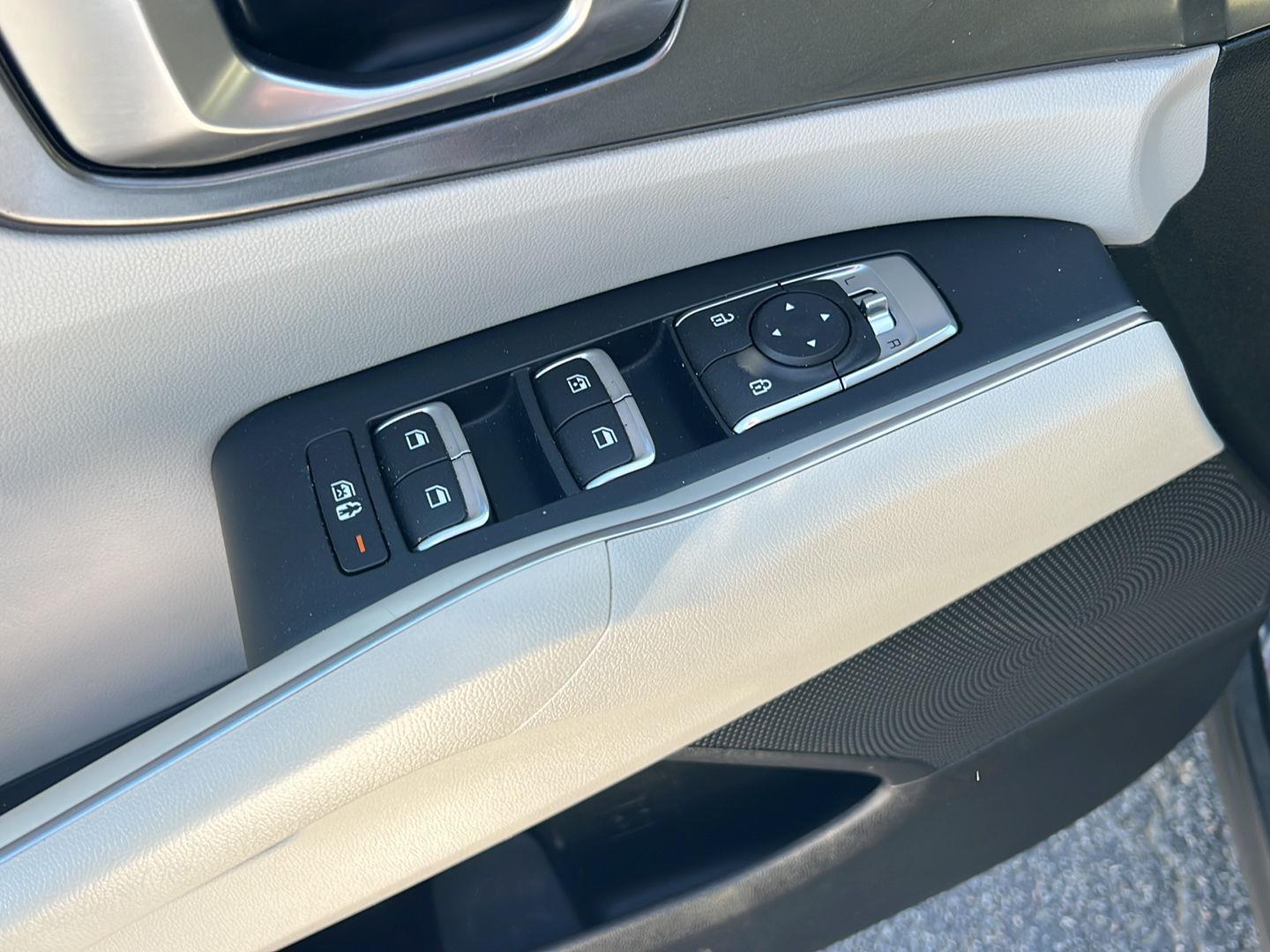 Used 2021 Gravity Blue Kia S image 34