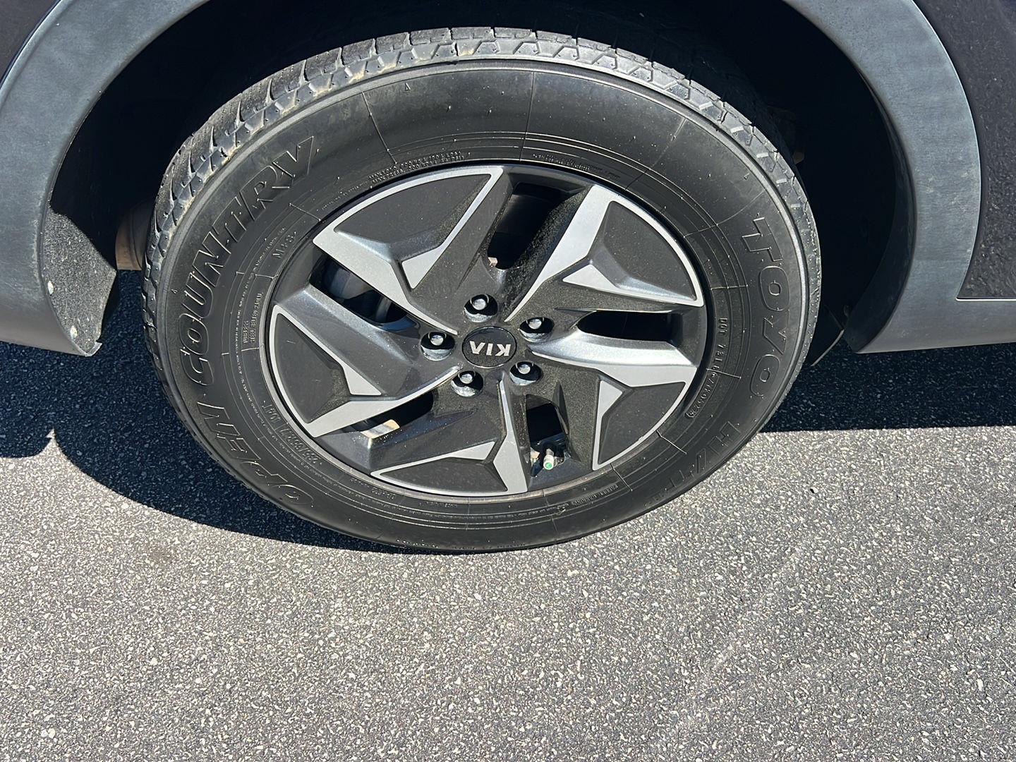 Used 2021 Gravity Blue Kia S image 39